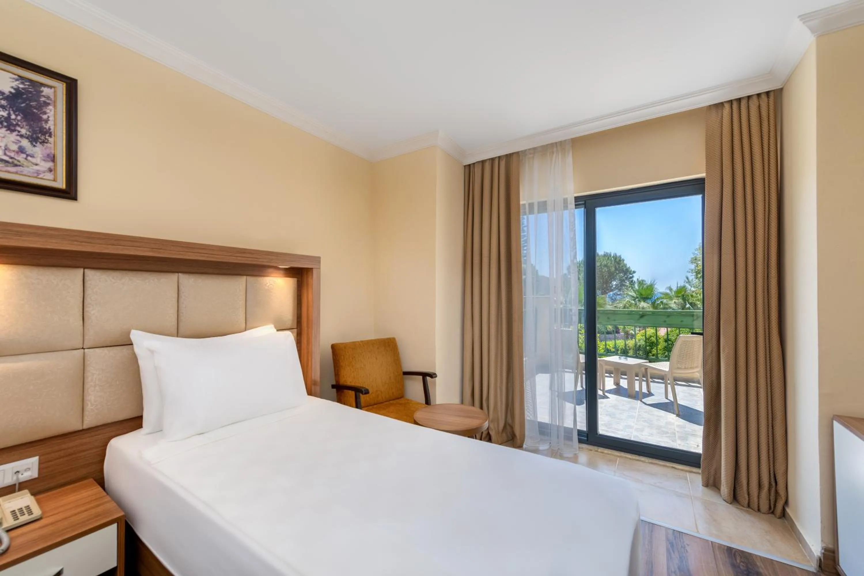 Photo of the whole room, Bed in Oz Hotels Incekum Beach