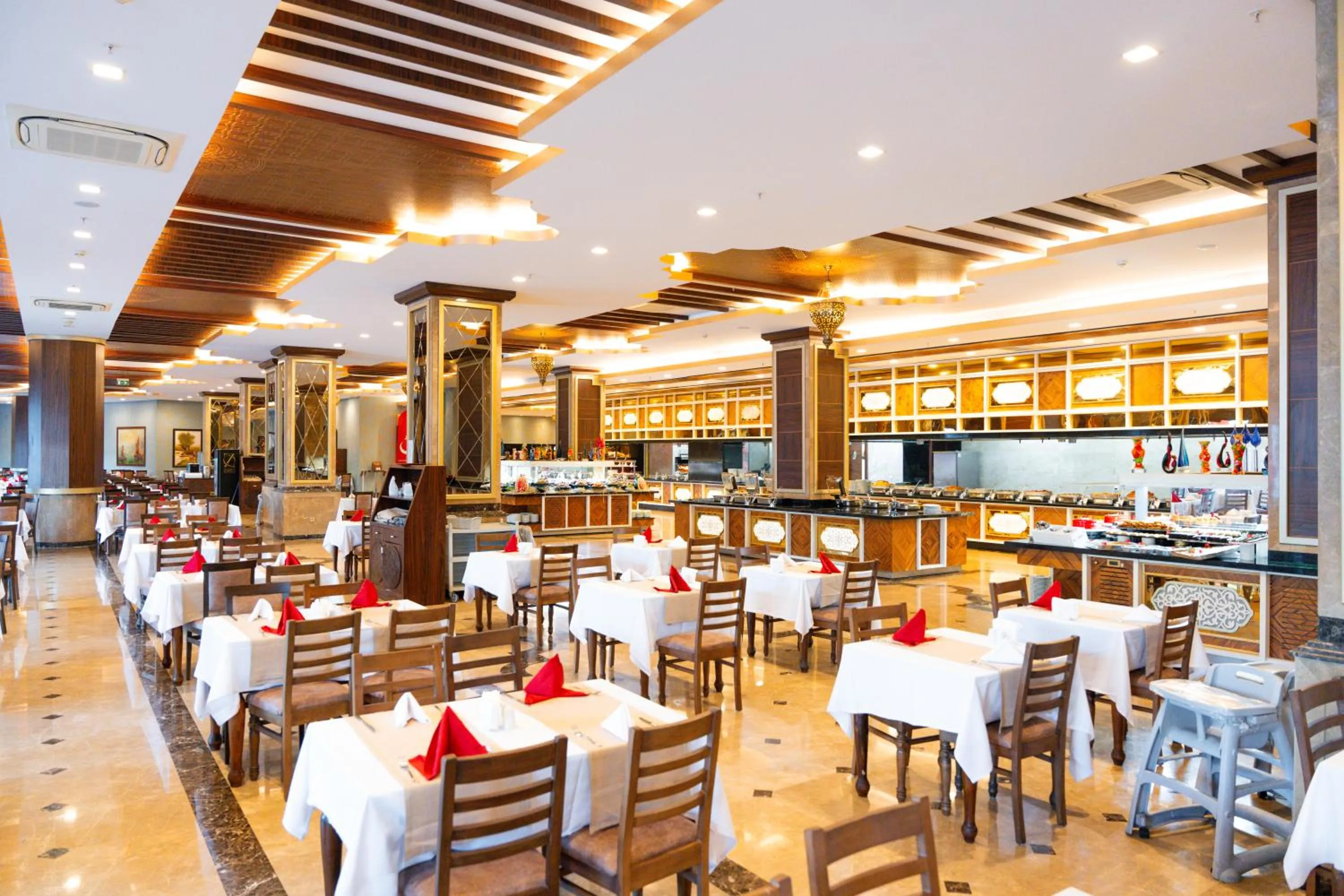 Restaurant/places to eat in Oz Hotels Sui