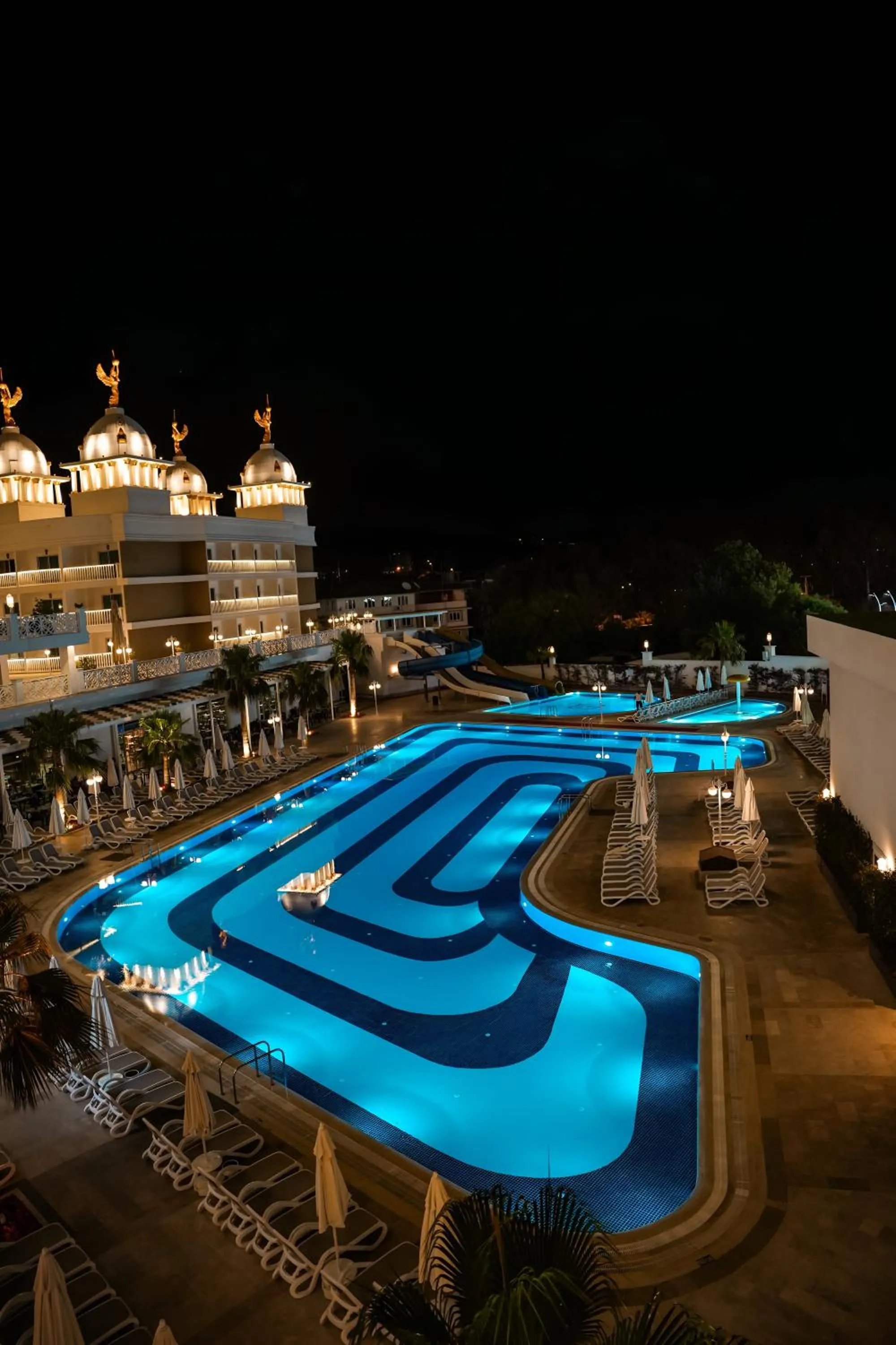 Pool view in Oz Hotels Sui