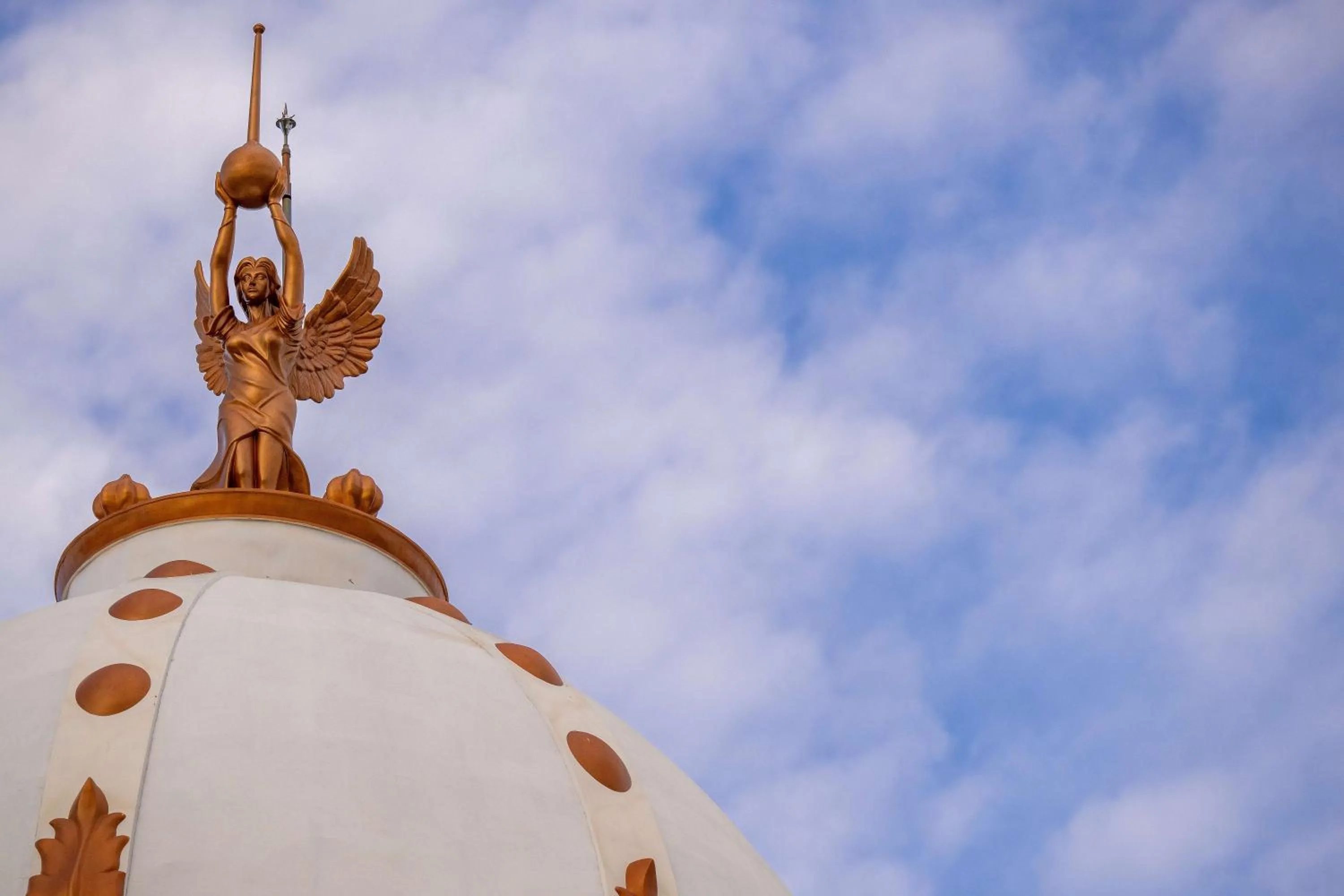 Property building in Oz Hotels Sui