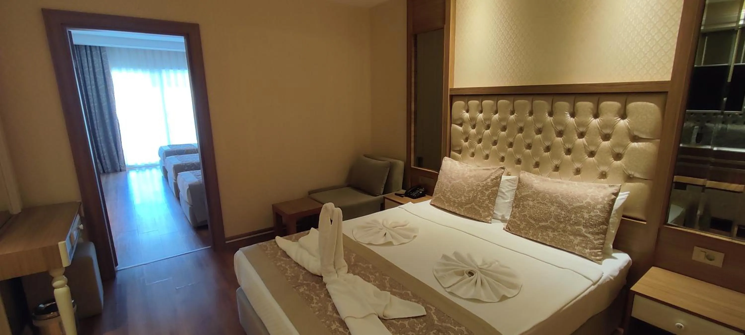 Family, Bed in Oz Hotels Sui