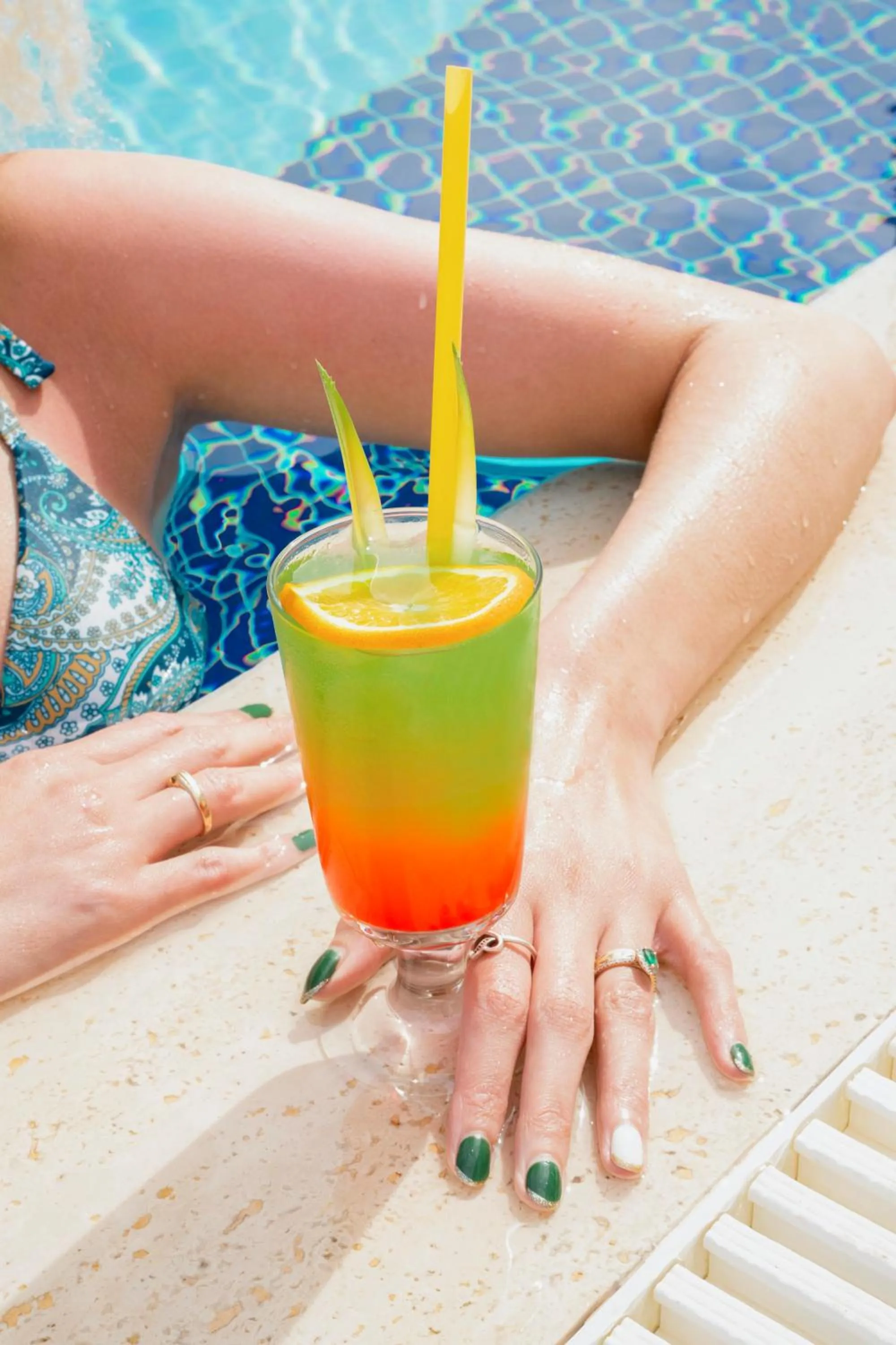 Swimming pool in Oz Hotels Sui