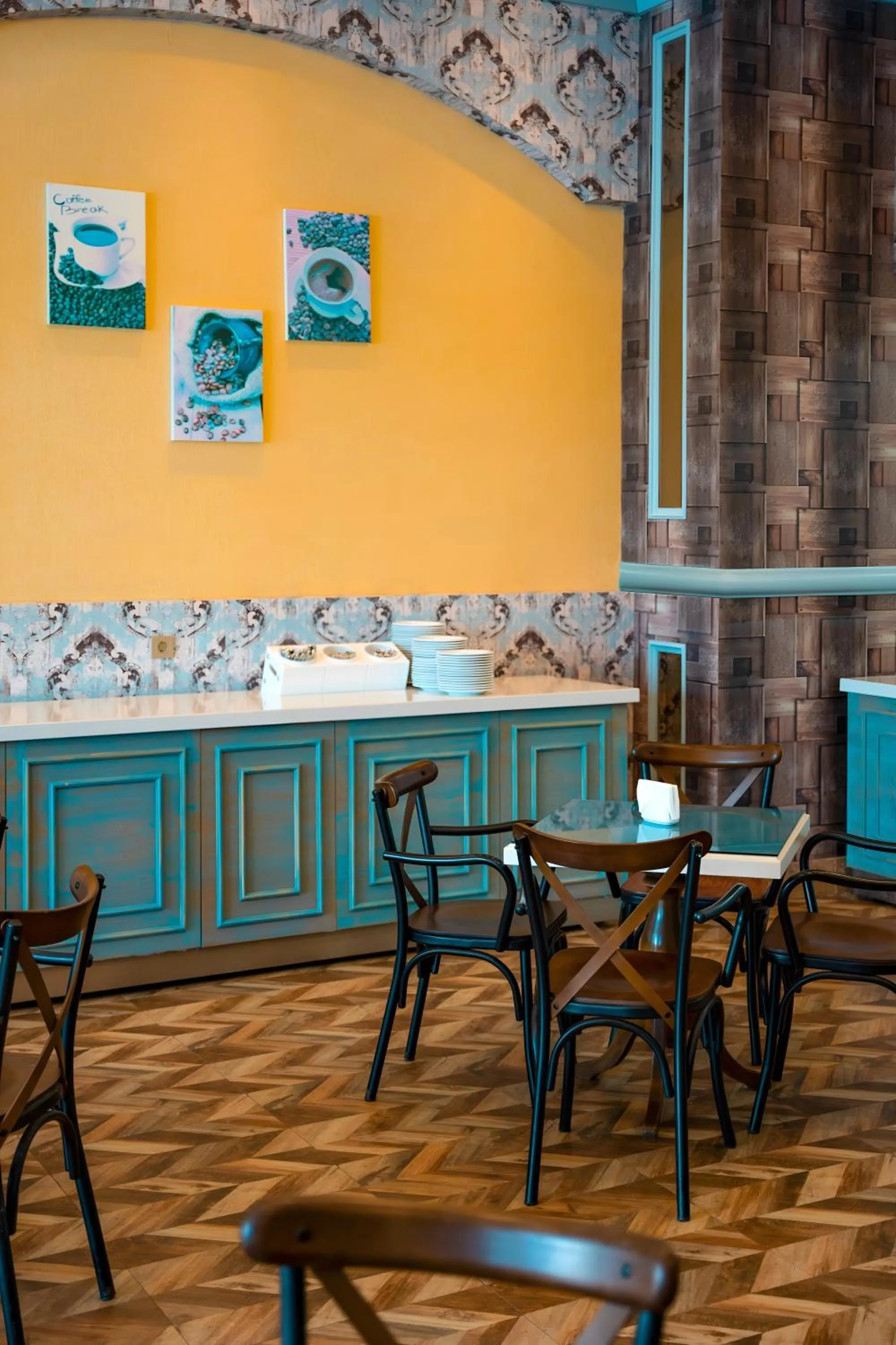 Restaurant/places to eat in Oz Hotels Sui