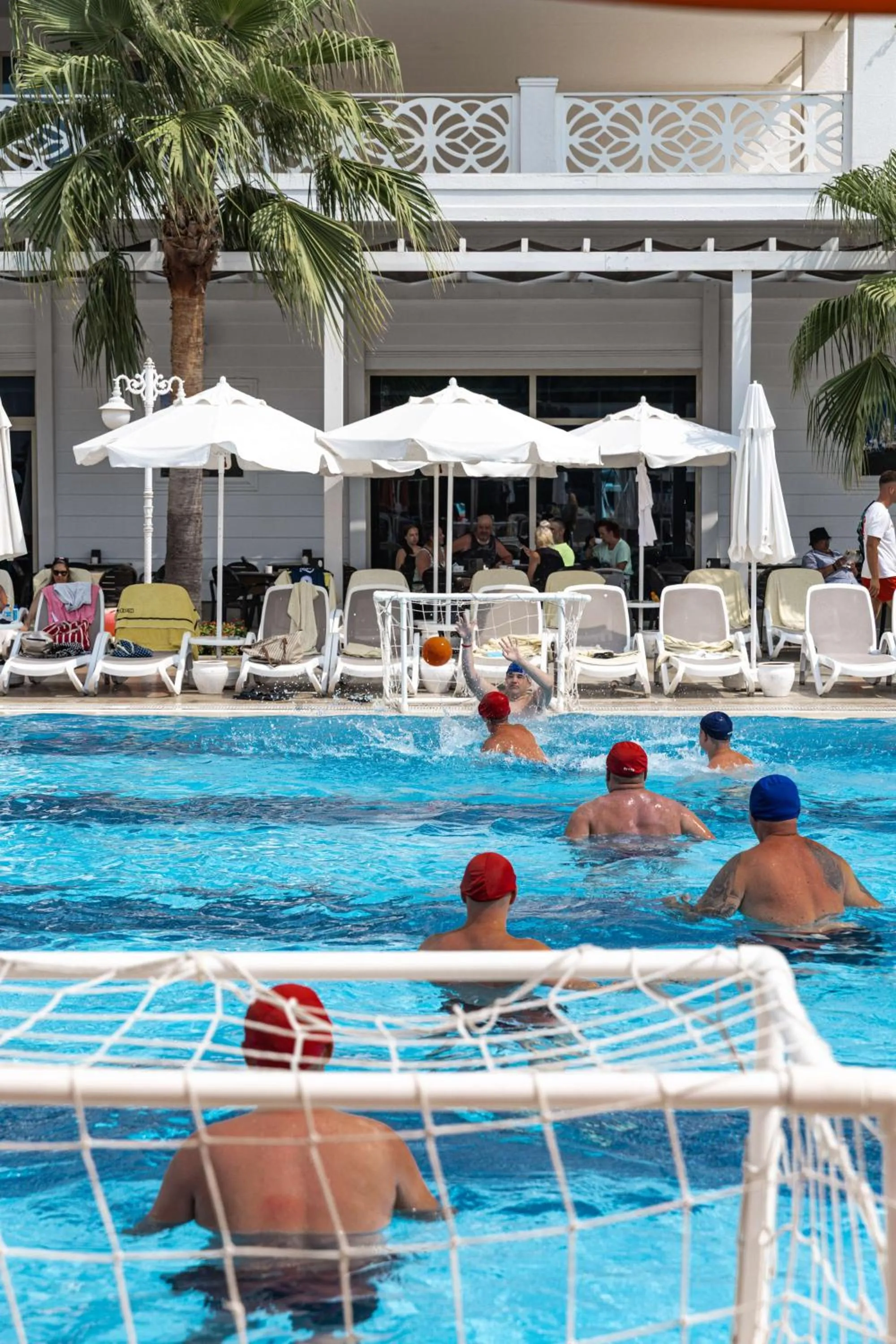Swimming pool in Oz Hotels Sui