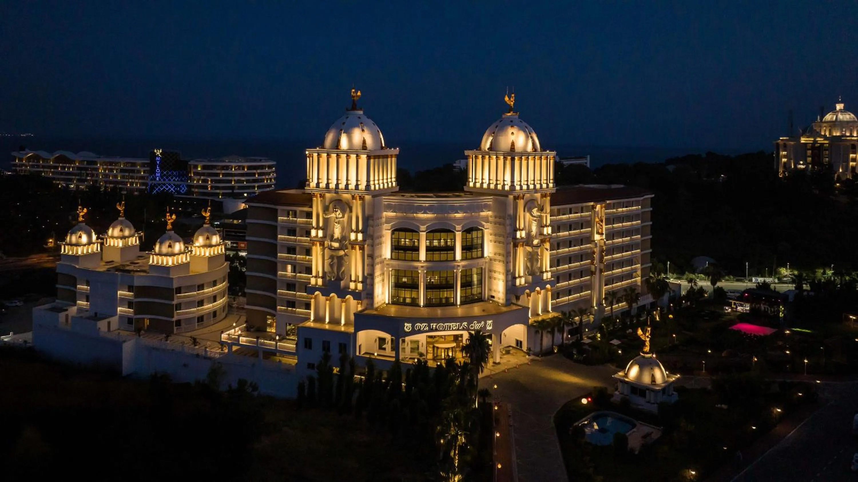 Property building in Oz Hotels Sui