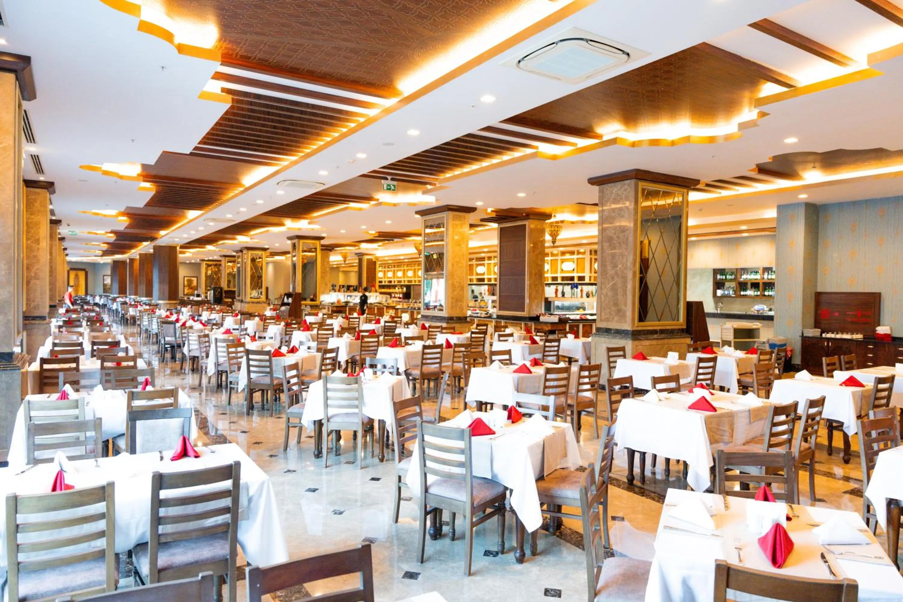 Restaurant/places to eat in Oz Hotels Sui