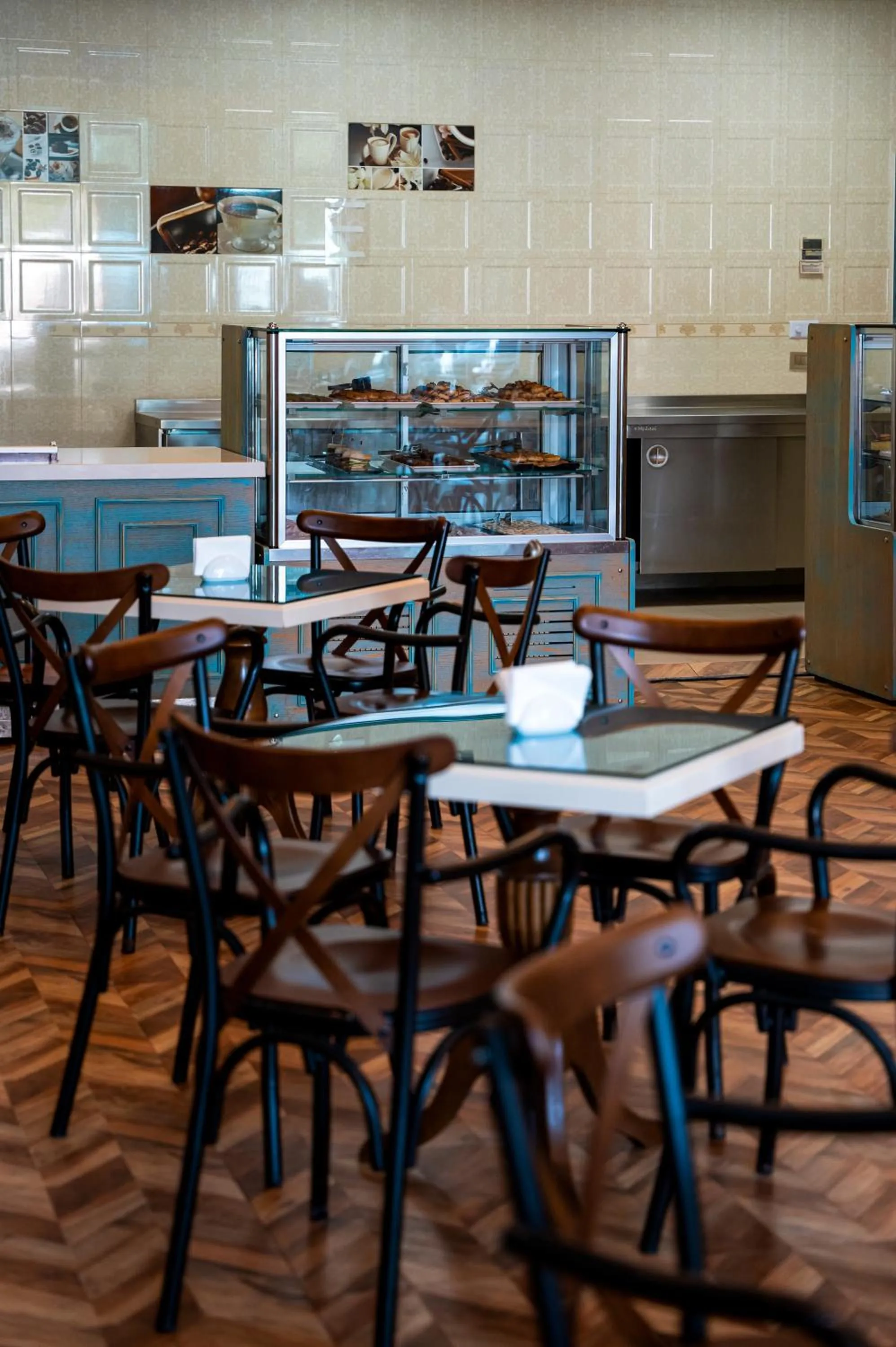 Restaurant/places to eat in Oz Hotels Sui