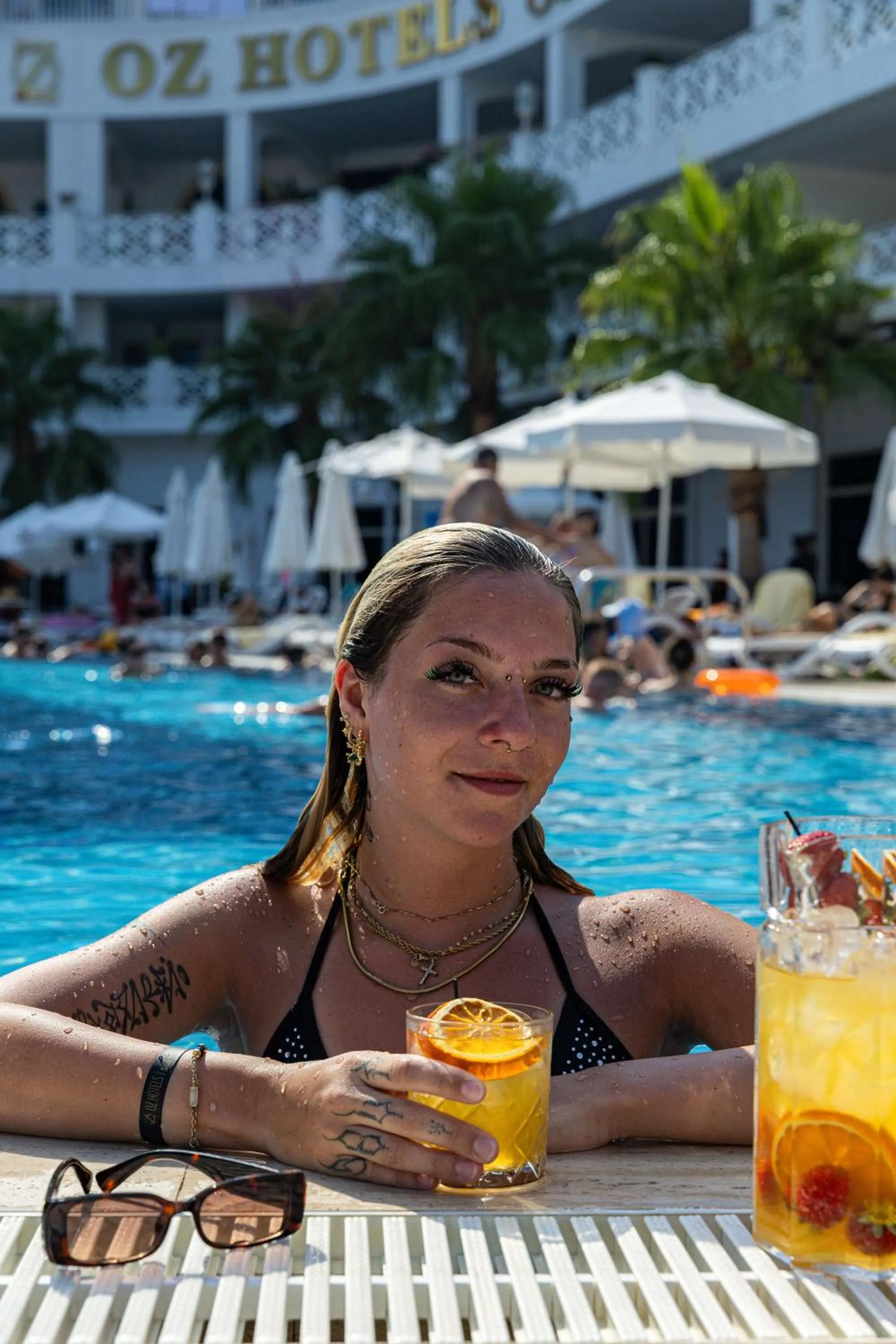 Swimming pool in Oz Hotels Sui