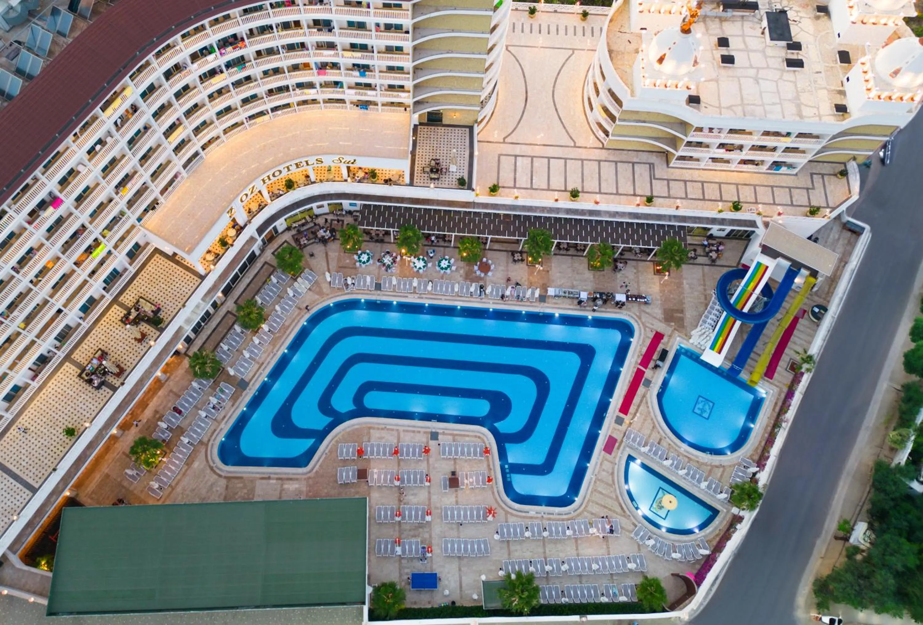 Property building in Oz Hotels Sui