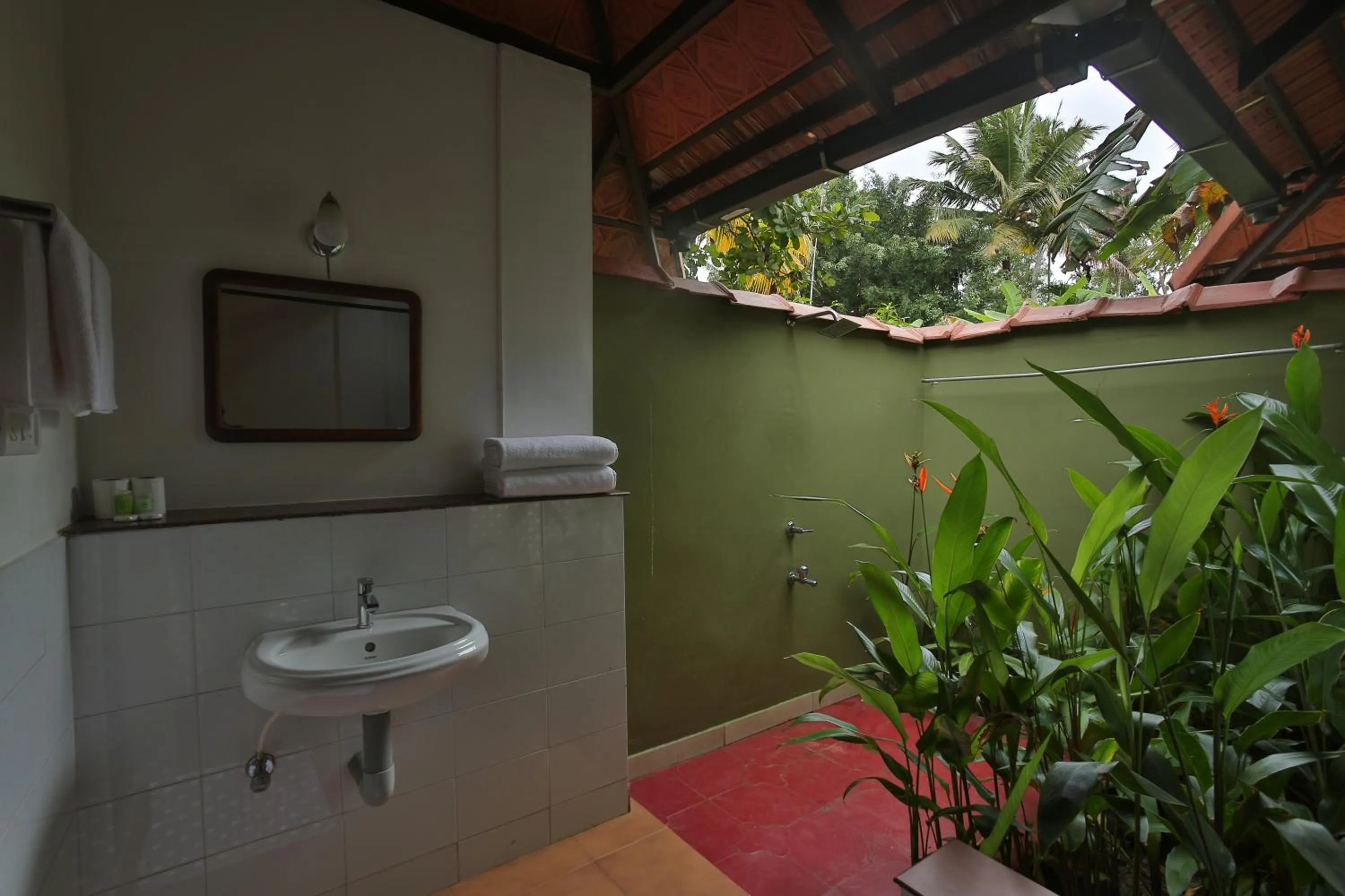 Bathroom in Palmgrove Lake Resort