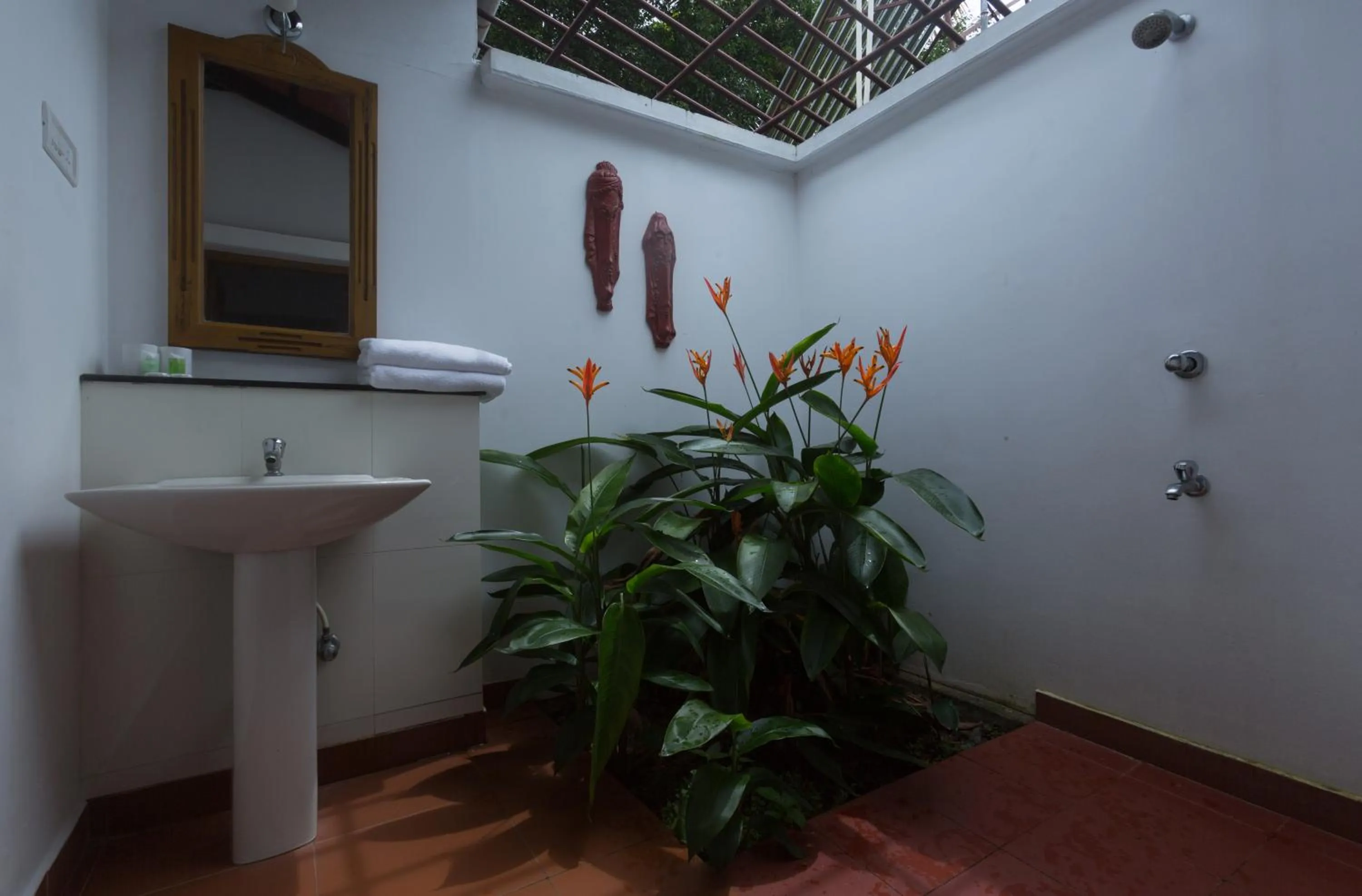 Bathroom in Palmgrove Lake Resort