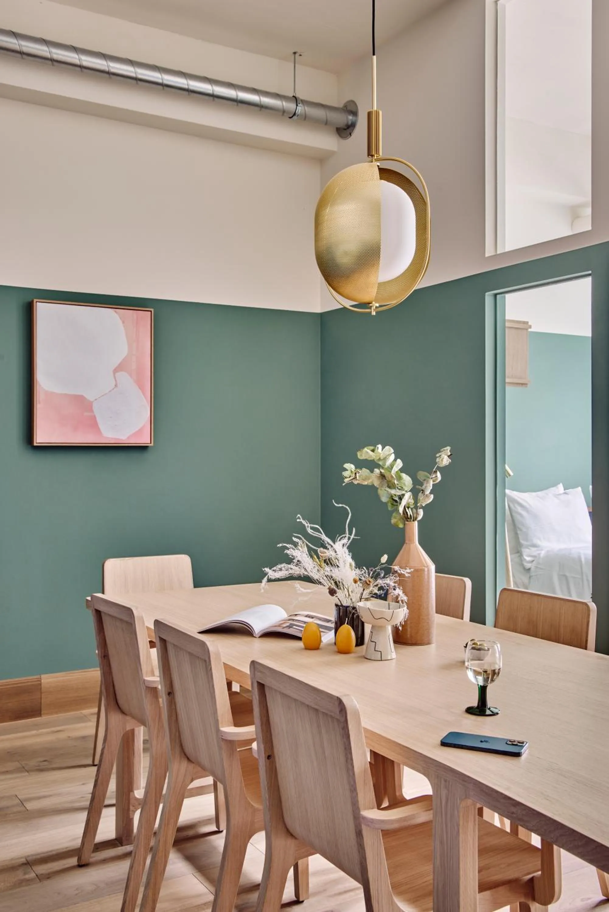 Dining area in WunderLocke Munich