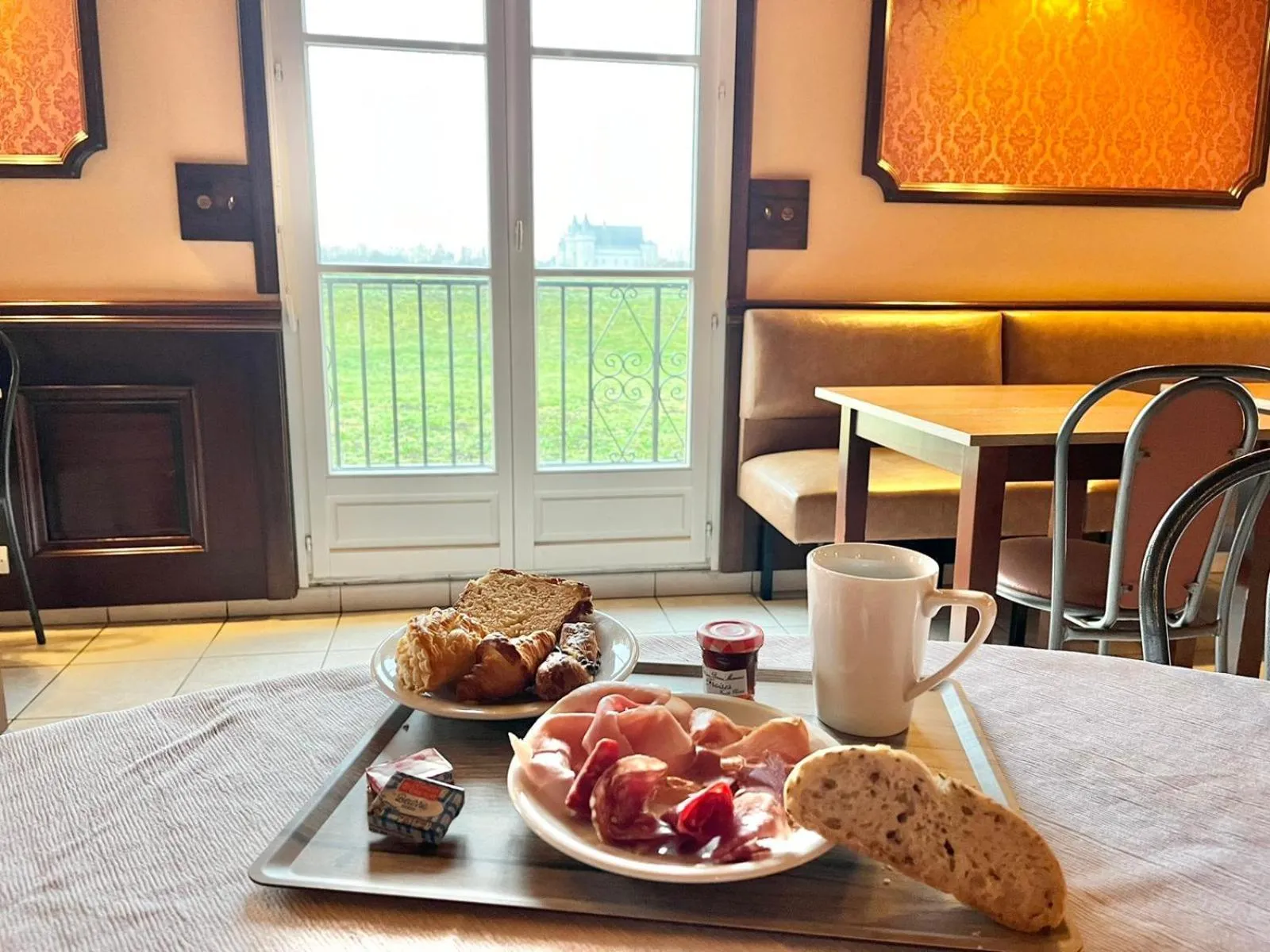 Buffet breakfast in Logis Hôtel Sully le Château