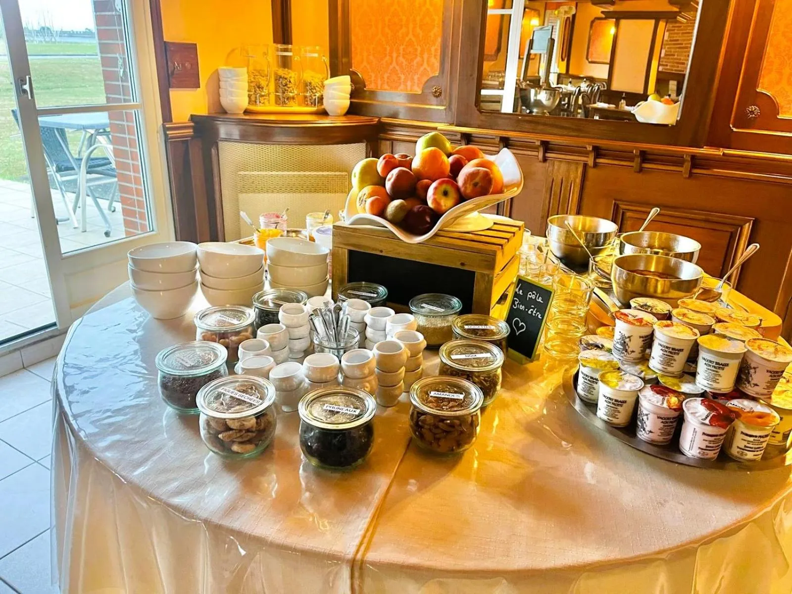 Buffet breakfast in Logis Hôtel Sully le Château