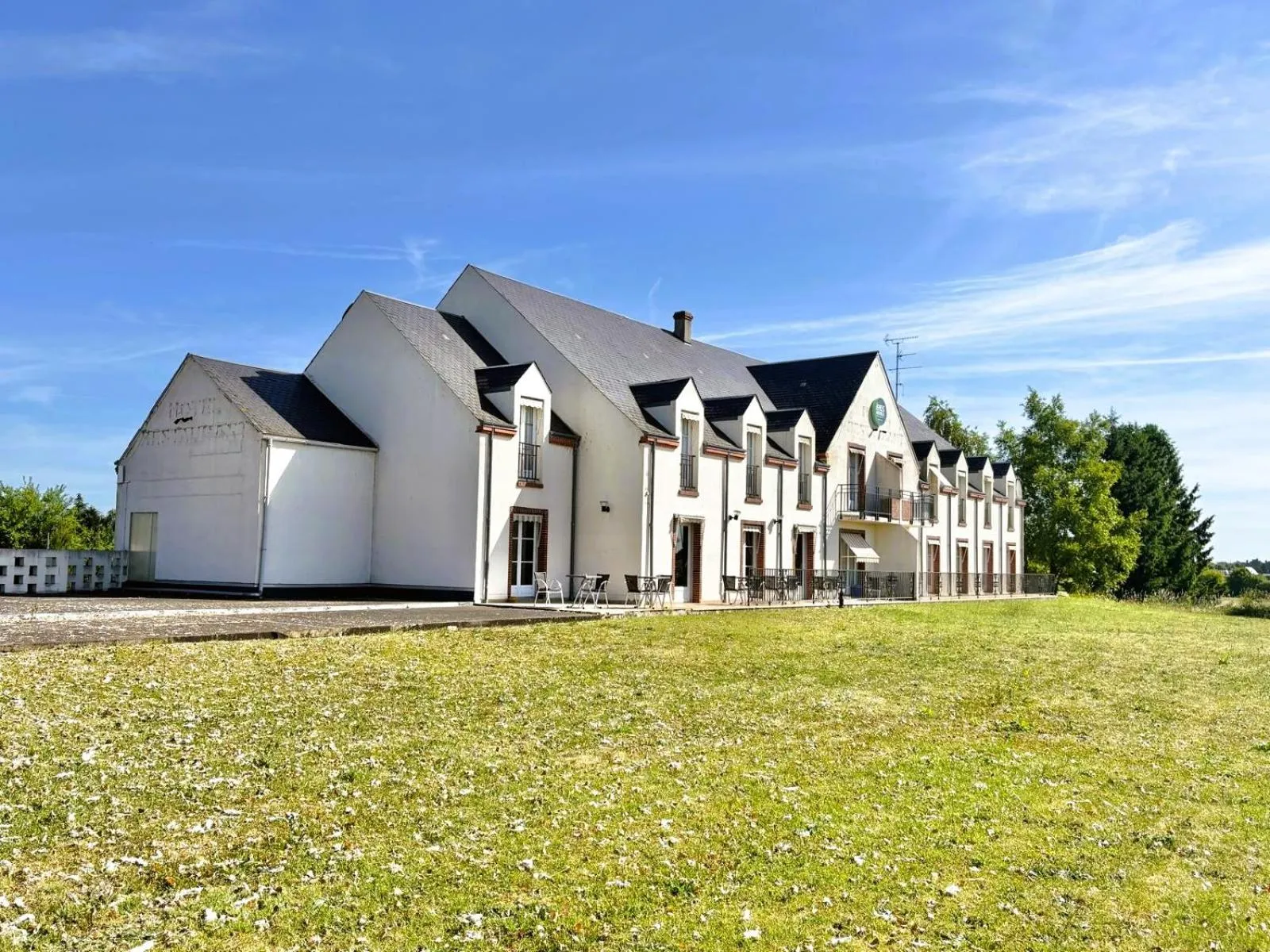Property building in Logis Hôtel Sully le Château