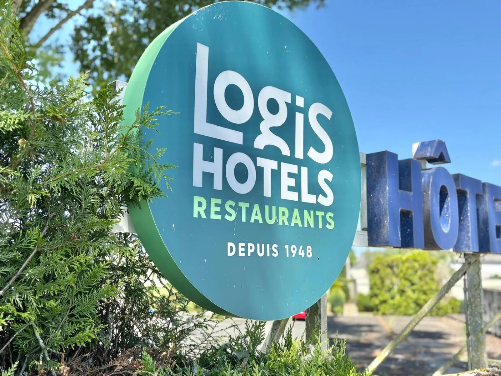 Property logo or sign in Logis Hôtel Sully le Château