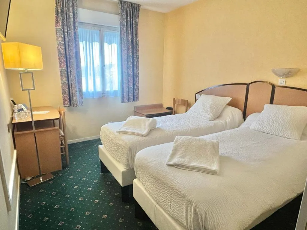 Bed in Logis Hôtel Sully le Château