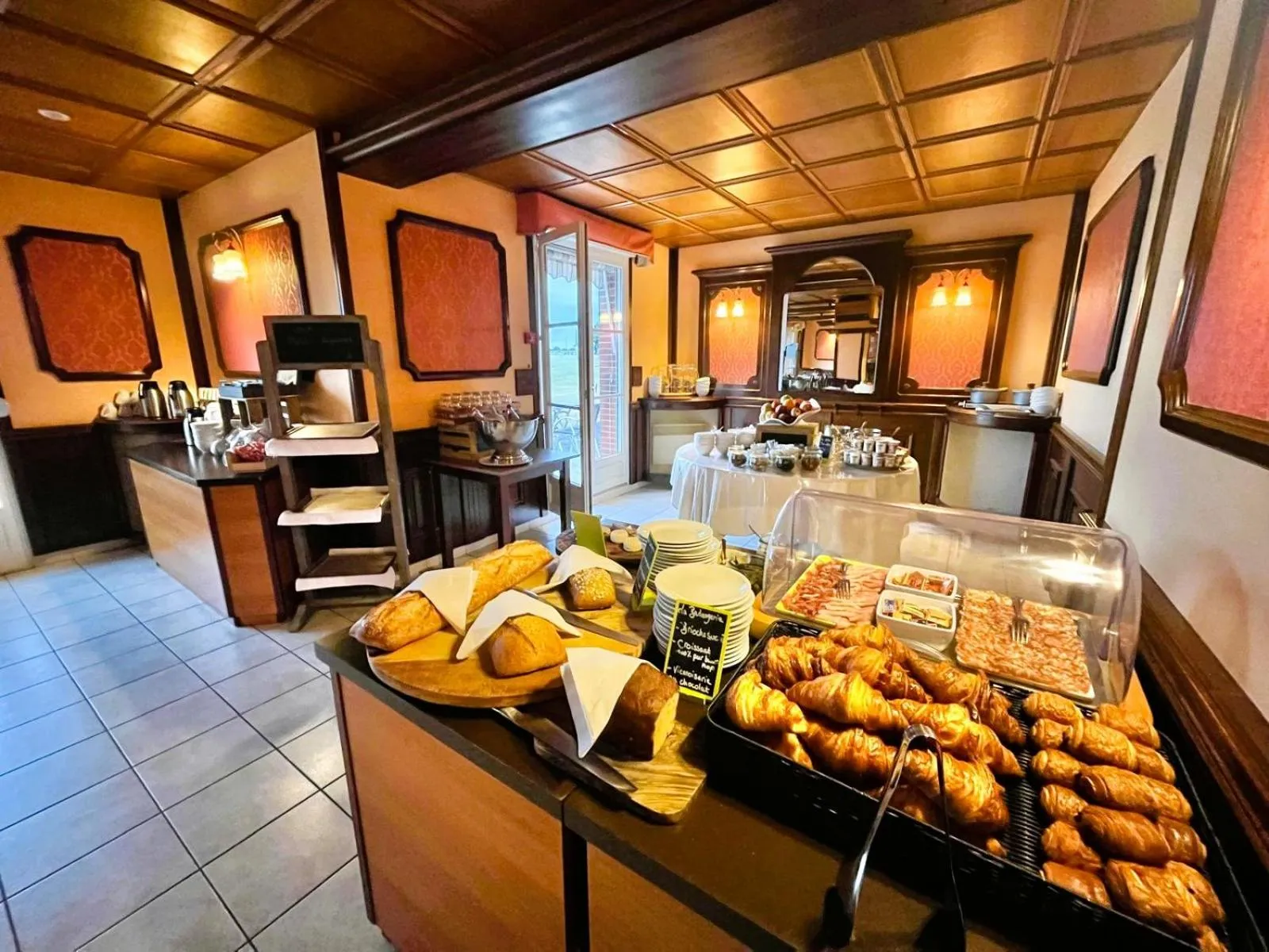 Buffet breakfast in Logis Hôtel Sully le Château