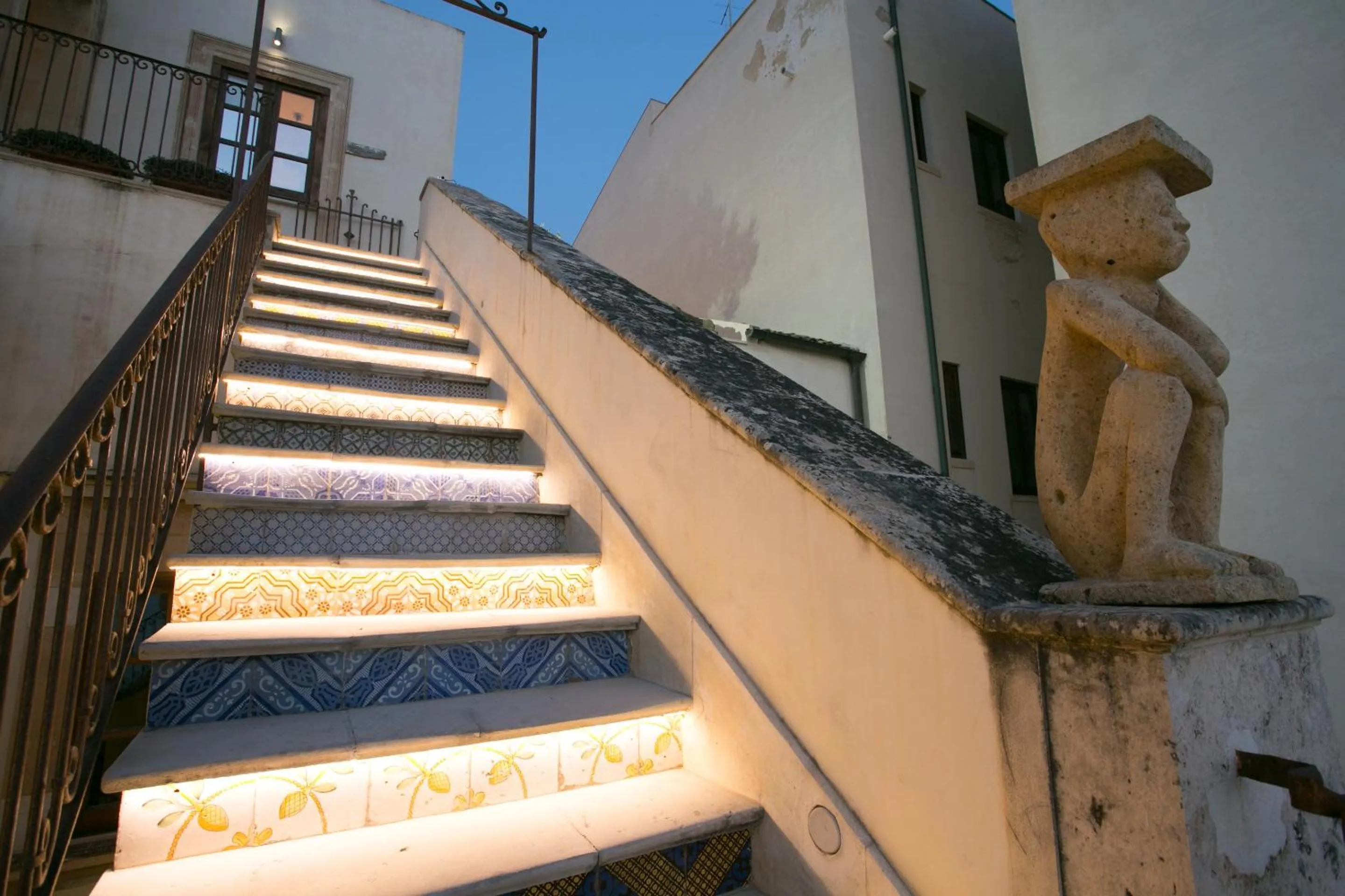 Property building in Hotel Henry's House