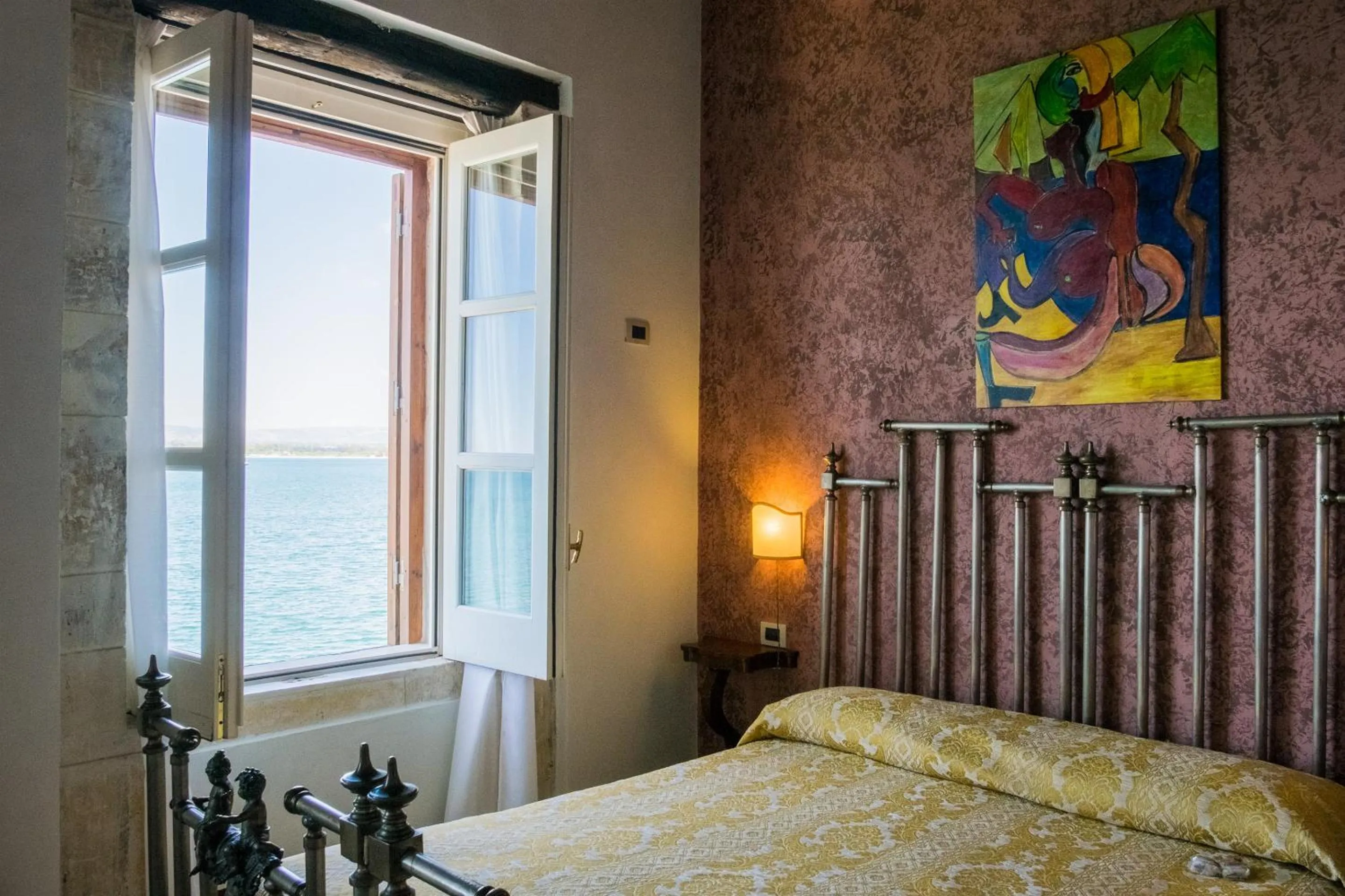 Photo of the whole room, Bed in Hotel Henry's House