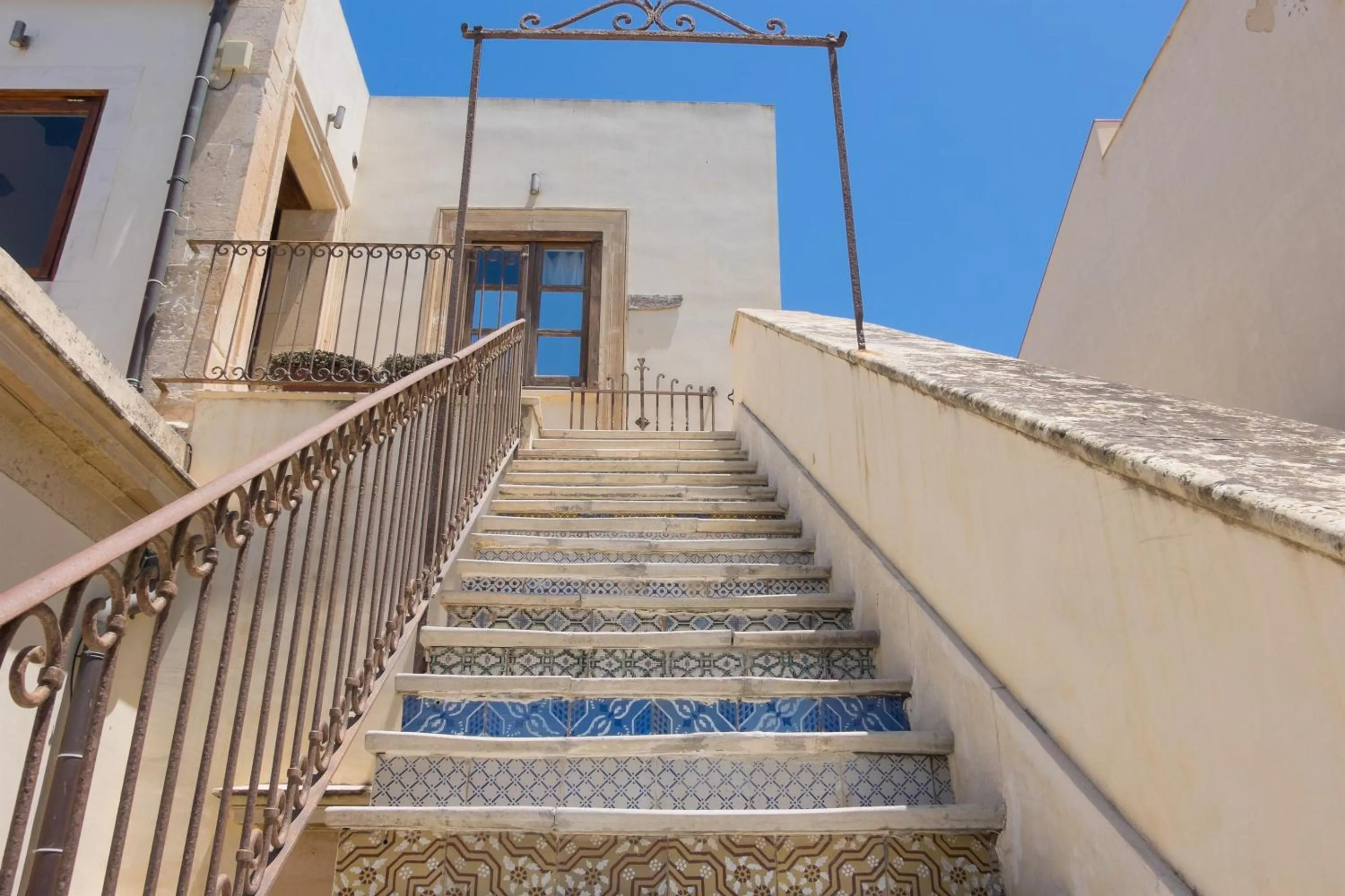 Property building in Hotel Henry's House