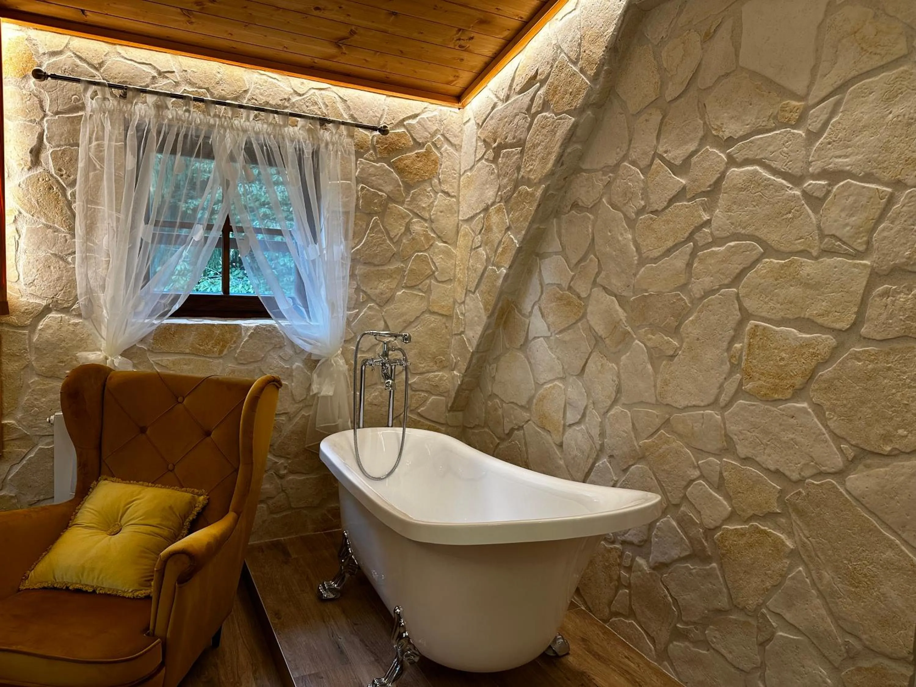 Bath in Boutique Villa Pearl of Plitvice, Plitvice Lakes