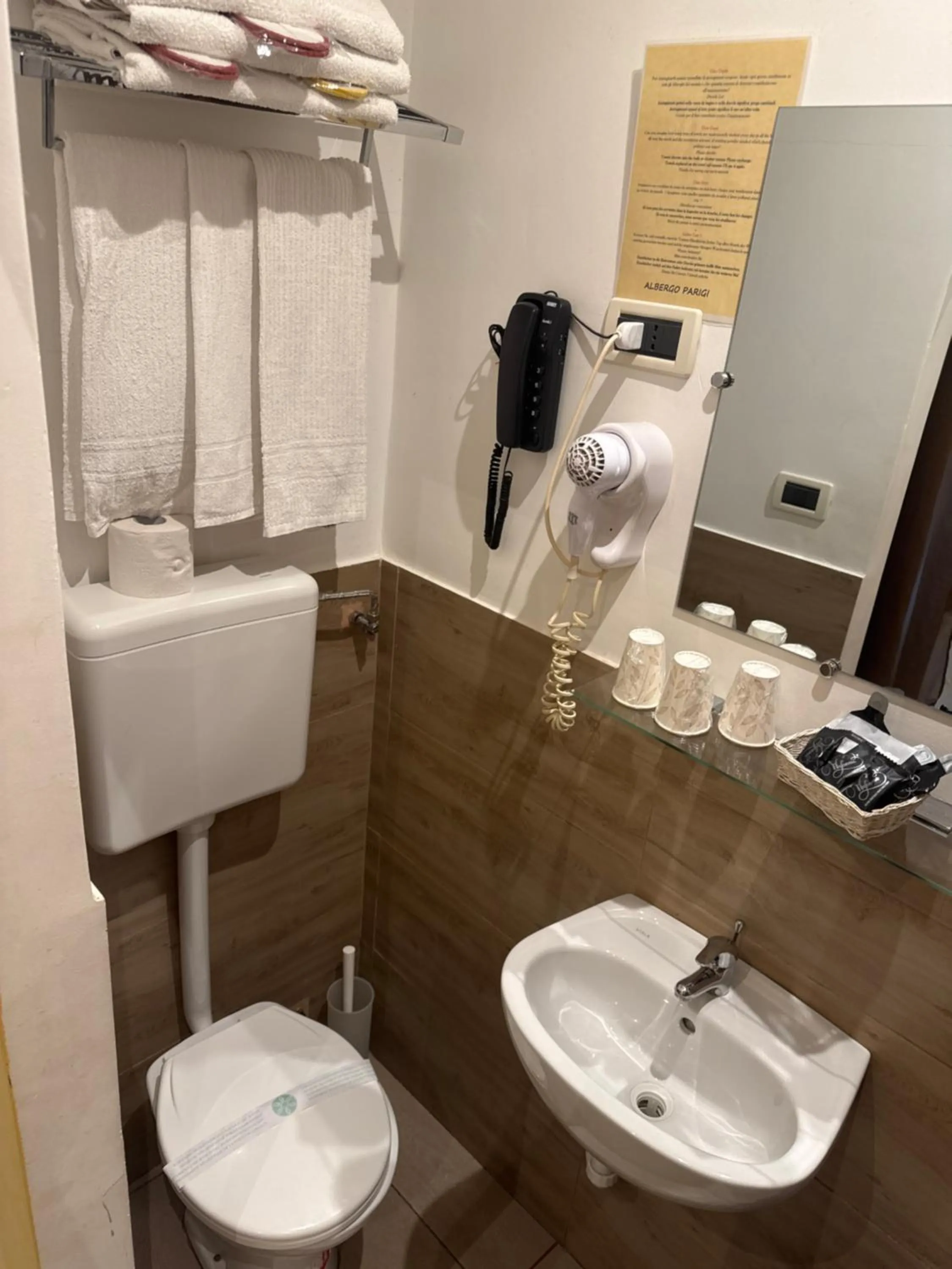 Shower in Albergo Parigi