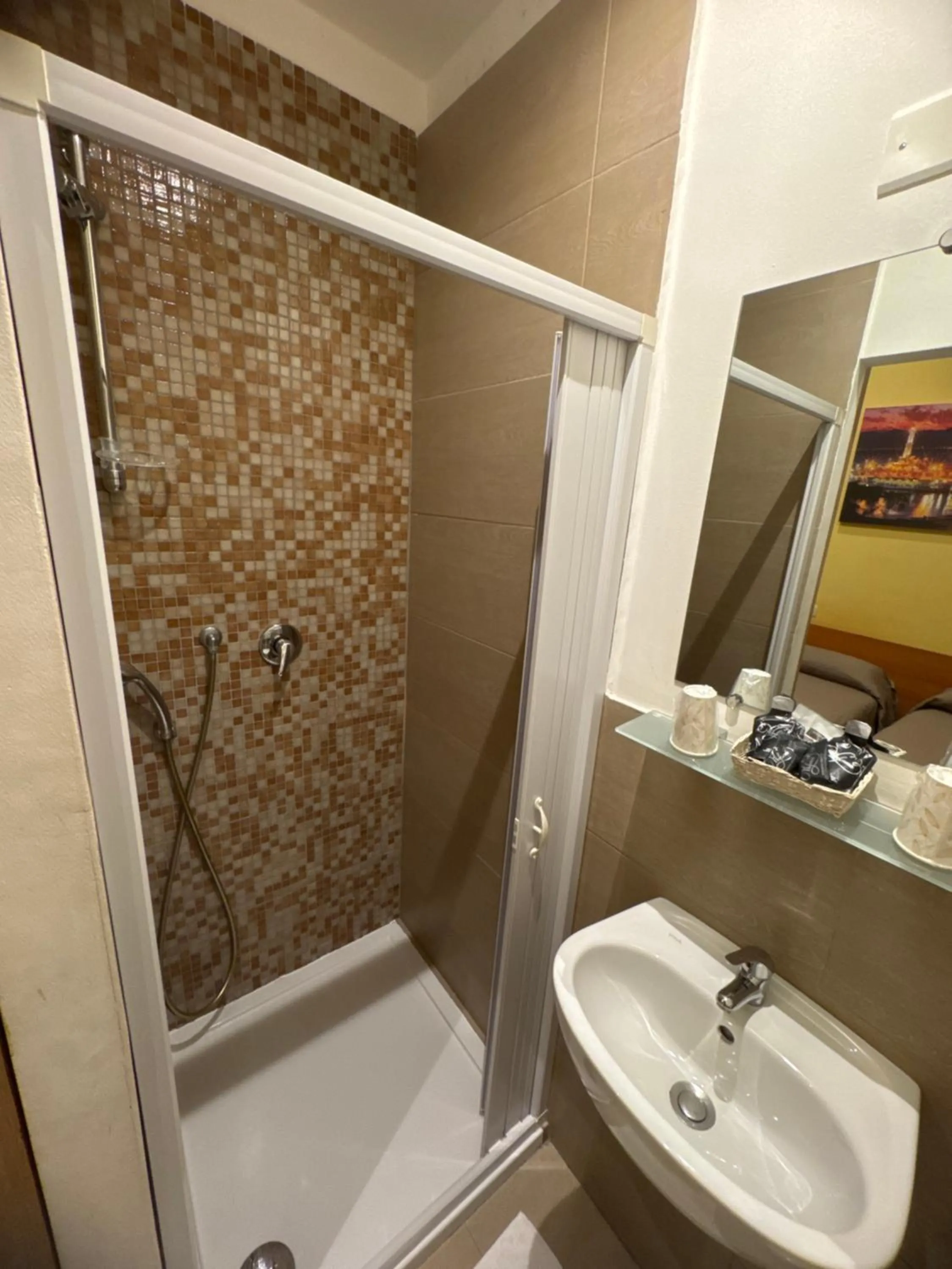 Shower in Albergo Parigi