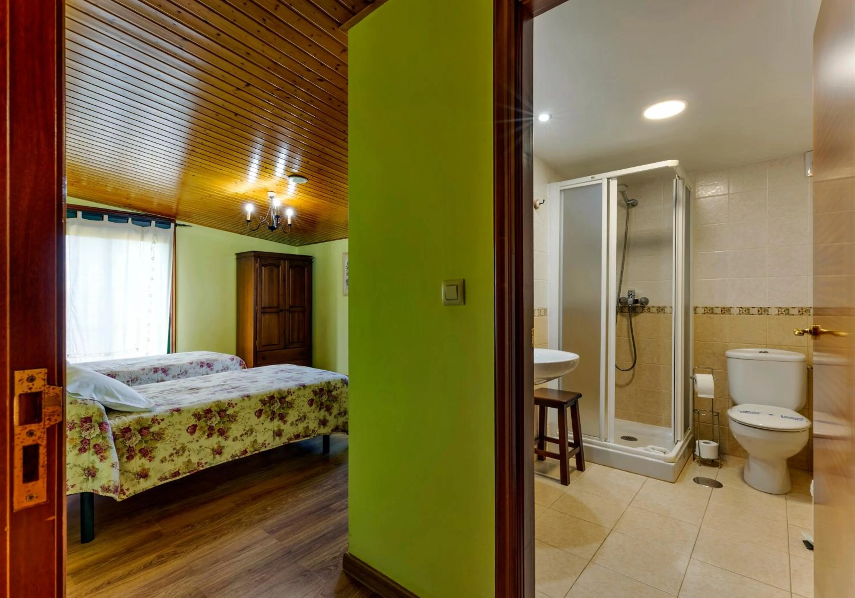 Deluxe Double Room with Balcony in Casa Rural Os Carballos