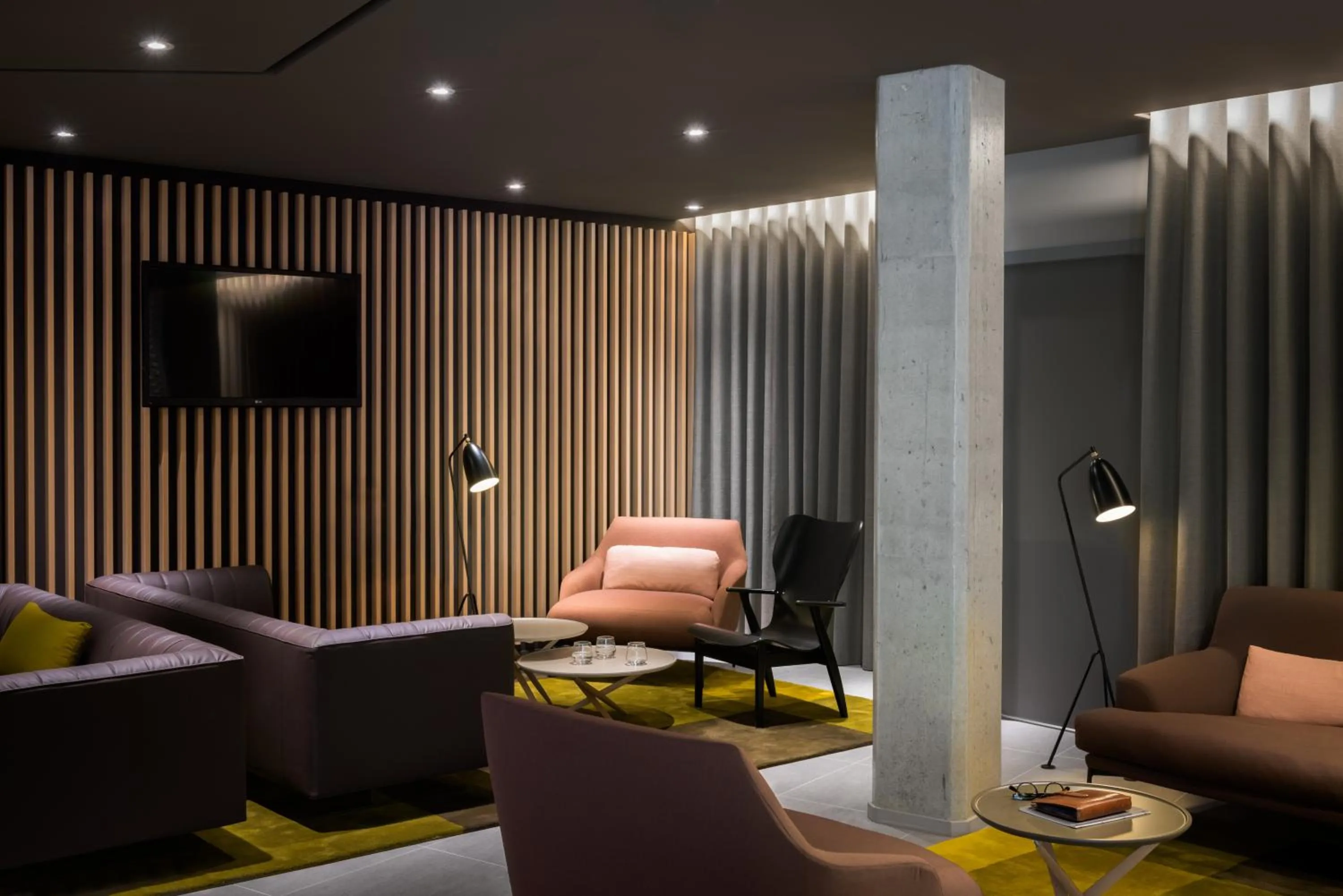Lounge or bar in OKKO Hotels Nantes Centre Ville