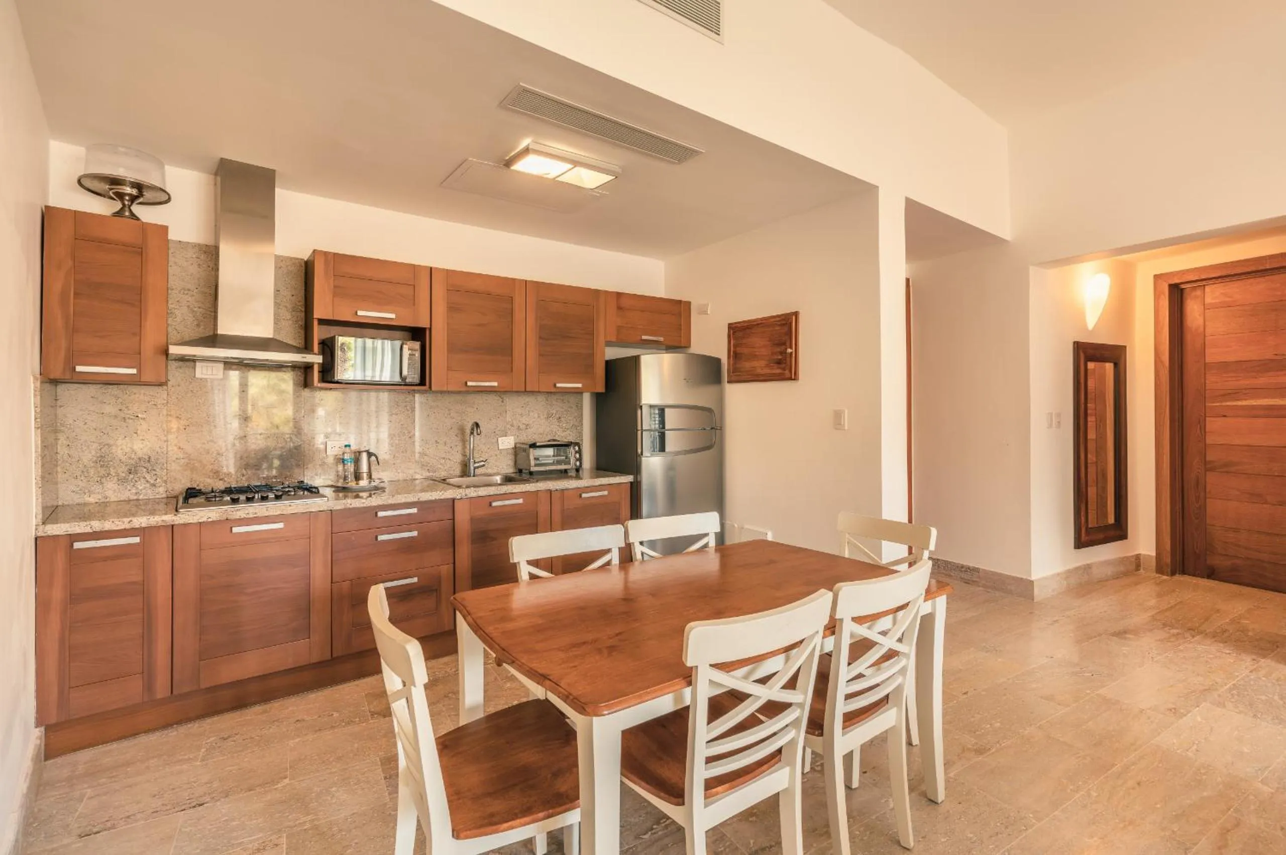 Go away to this charming apt at Sublime w private jacuzzi included