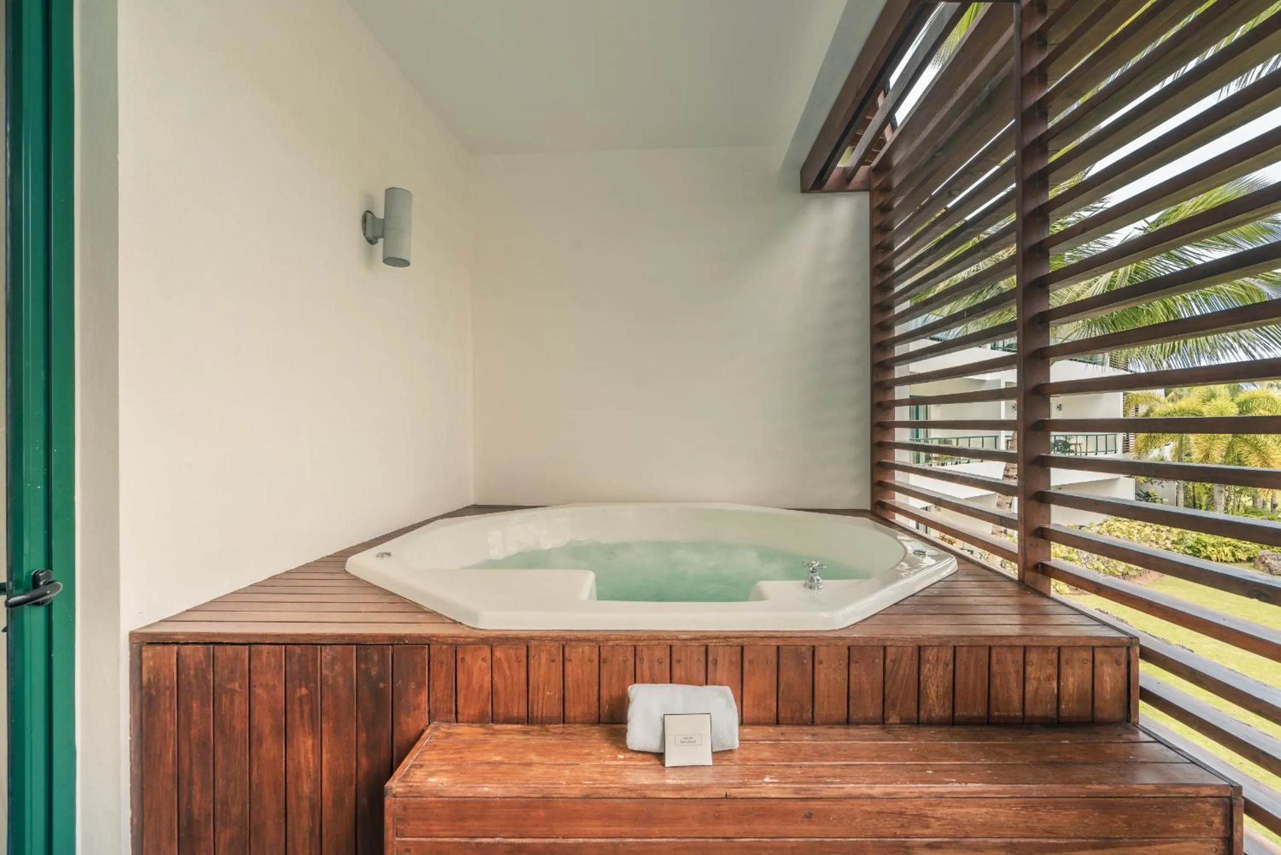 Go away to this charming apt at Sublime w private jacuzzi included