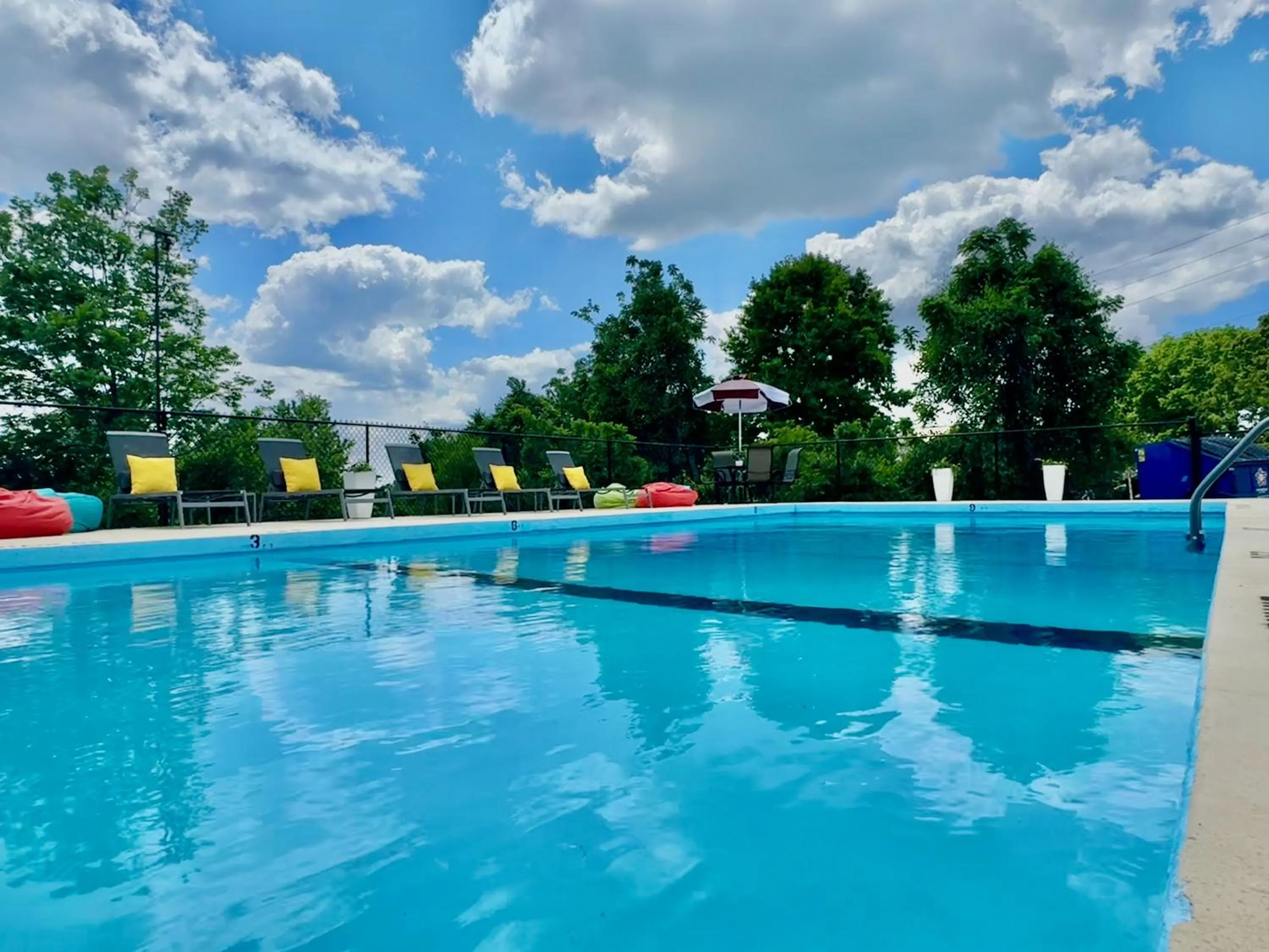 Swimming pool in The Retro Hotel