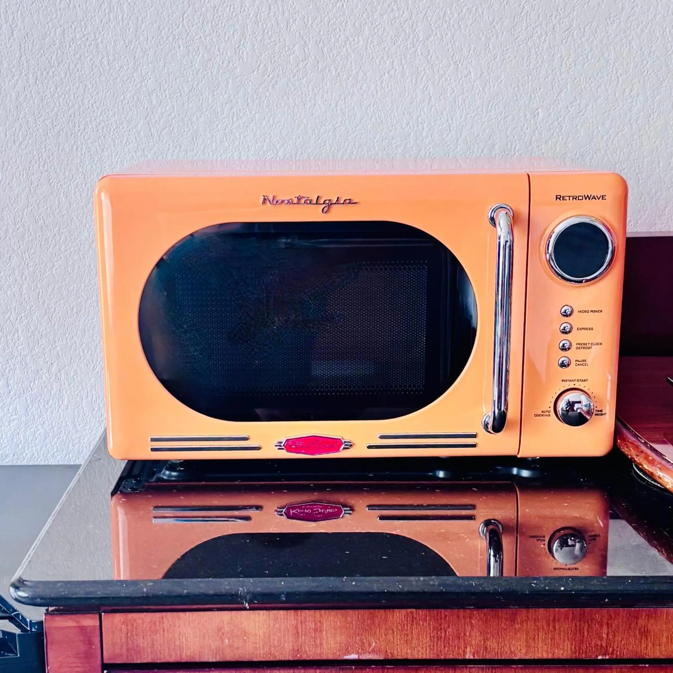 microwave in The Retro Hotel
