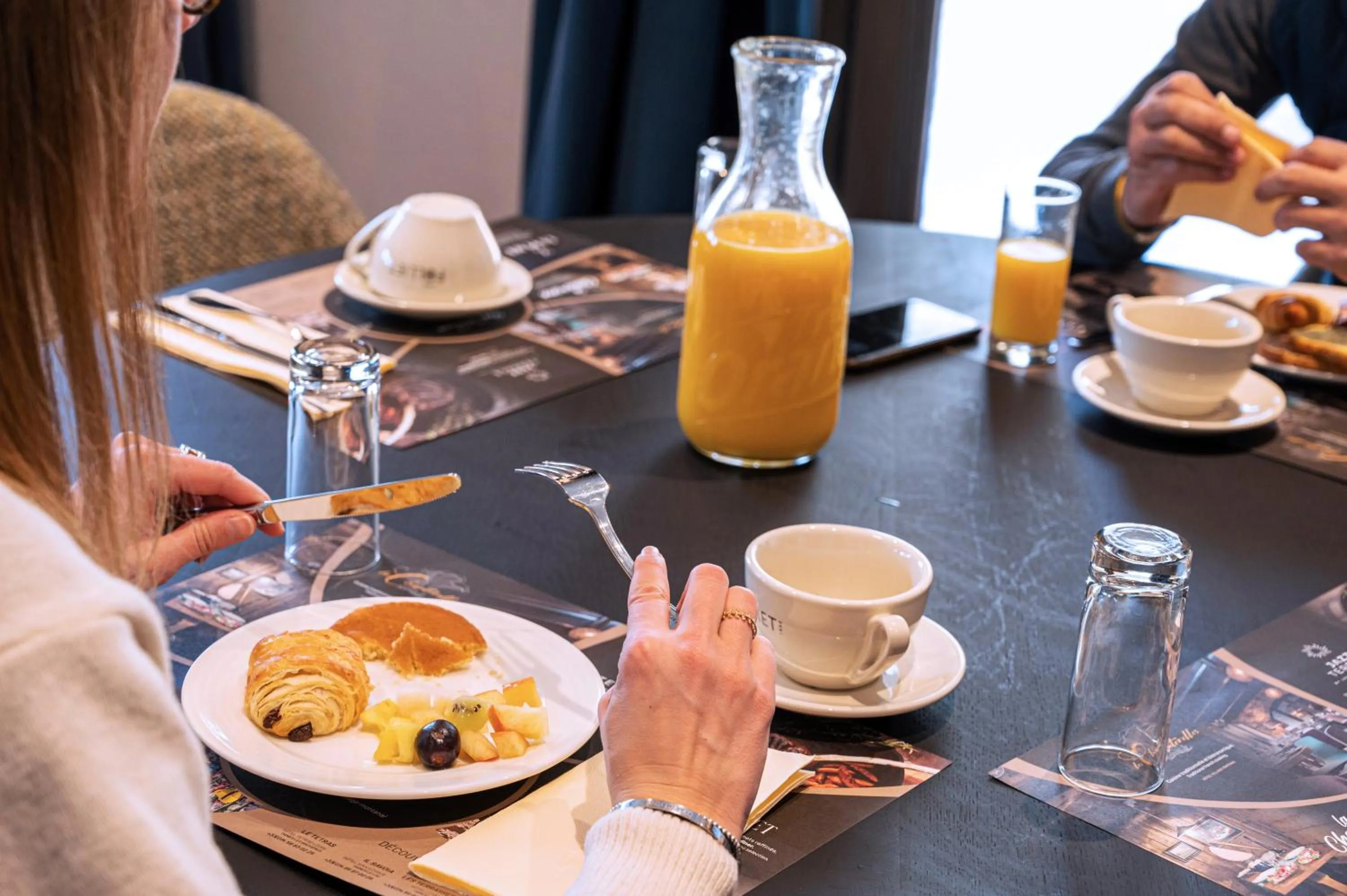 Breakfast in Hôtel L'Aigle du Montana by Les Etincelles