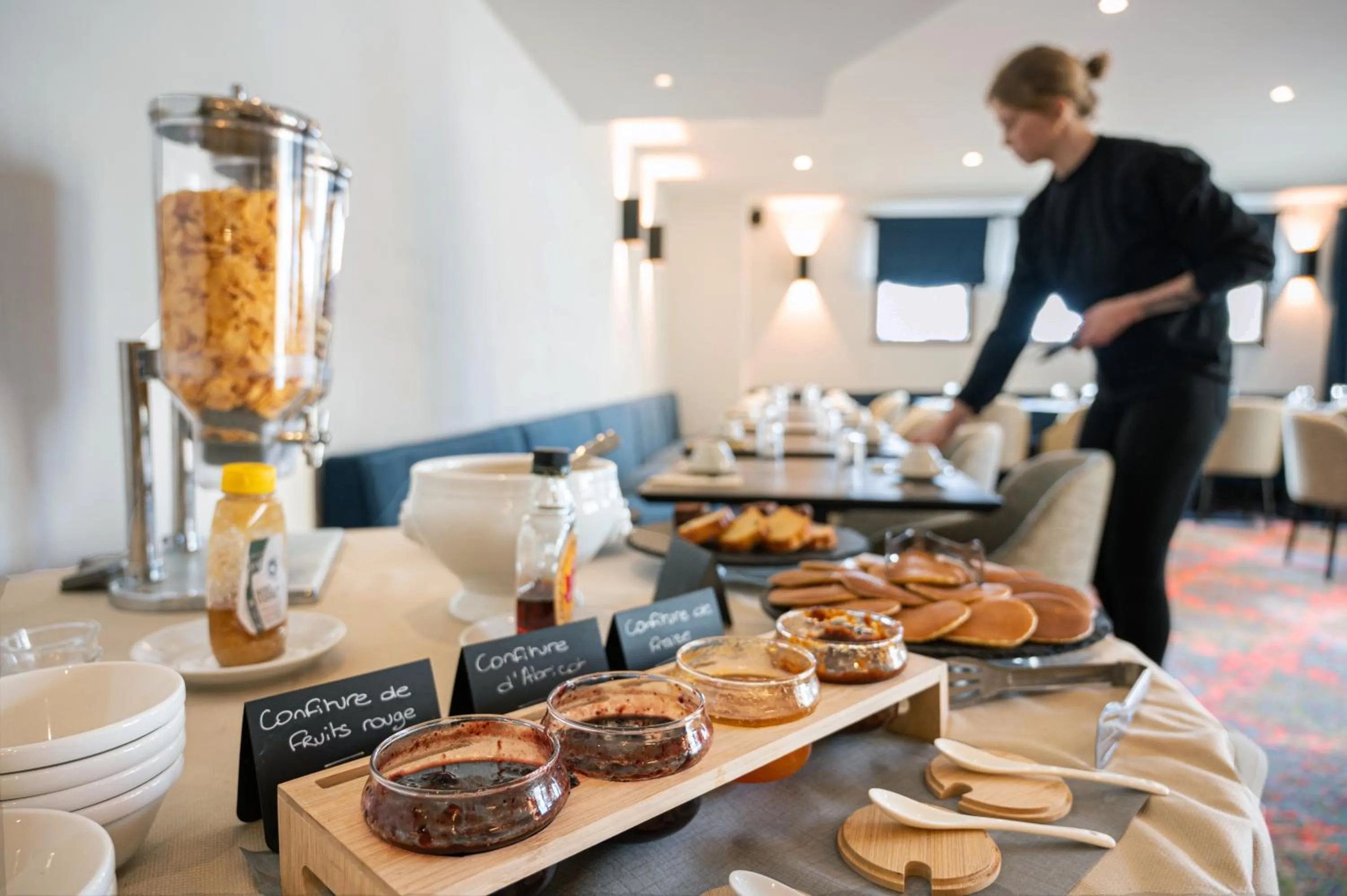 Breakfast in Hôtel L'Aigle du Montana by Les Etincelles