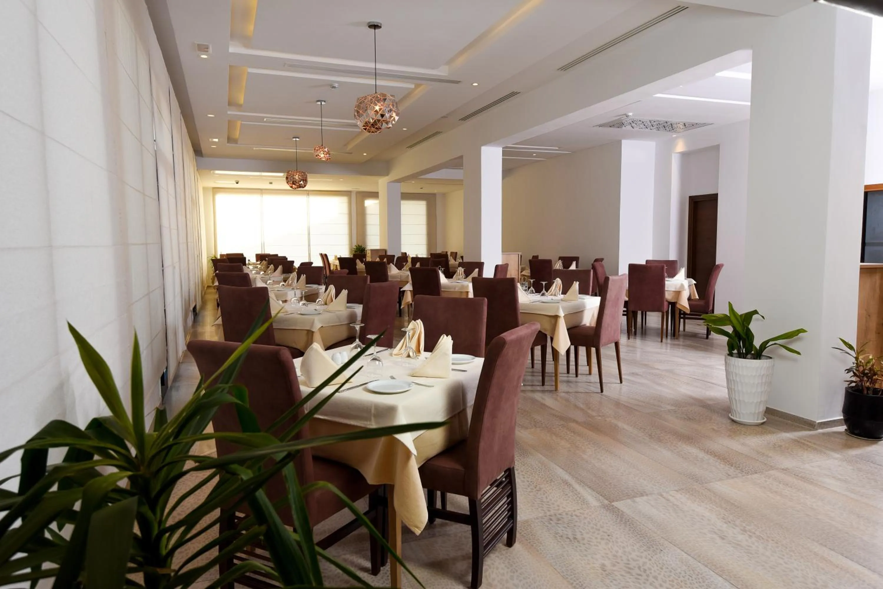 Restaurant/places to eat in Hôtel Lescure Business and SPA
