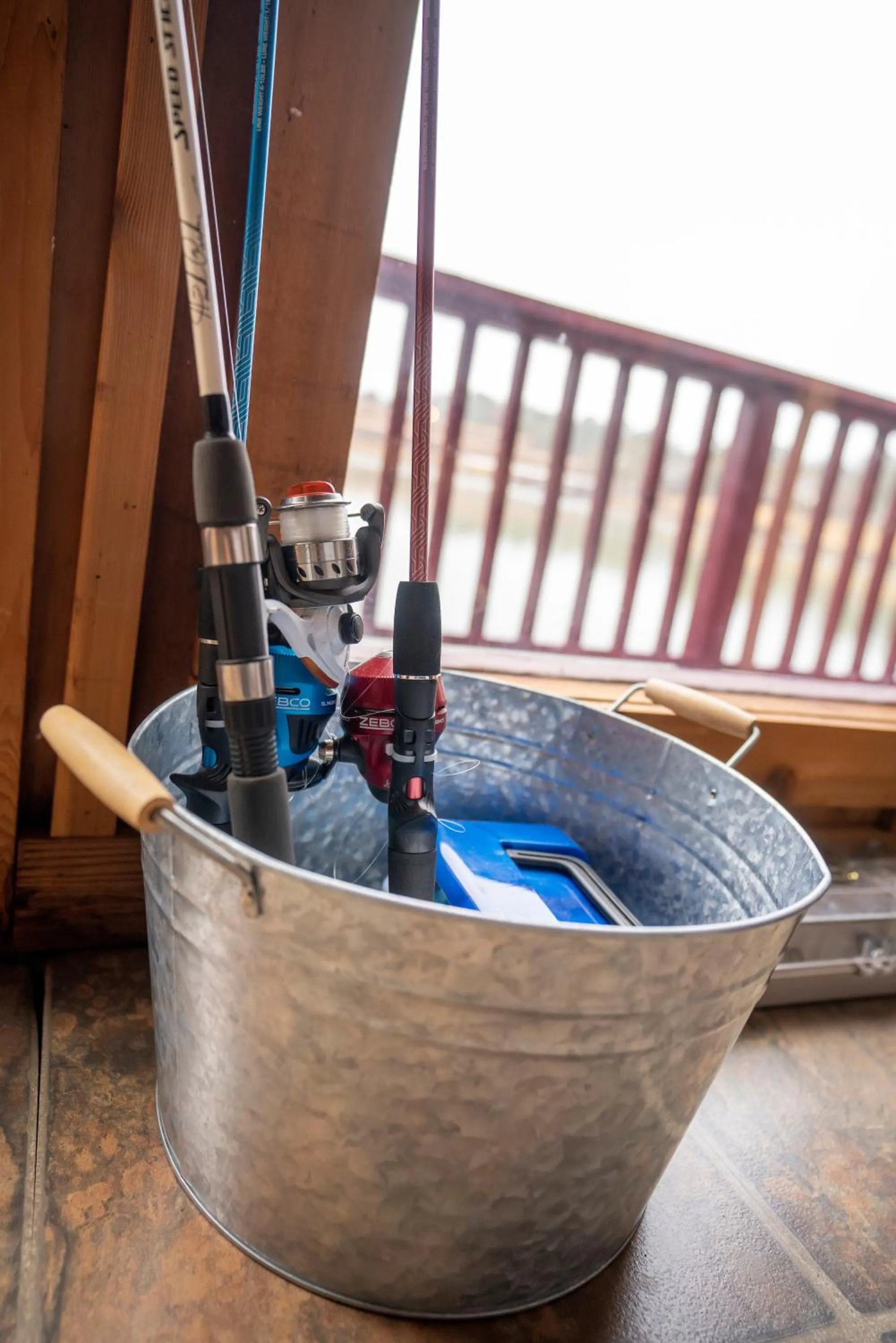 Fishing in Liams Lodge-Peaceful Cabin Panoramic Lake Views