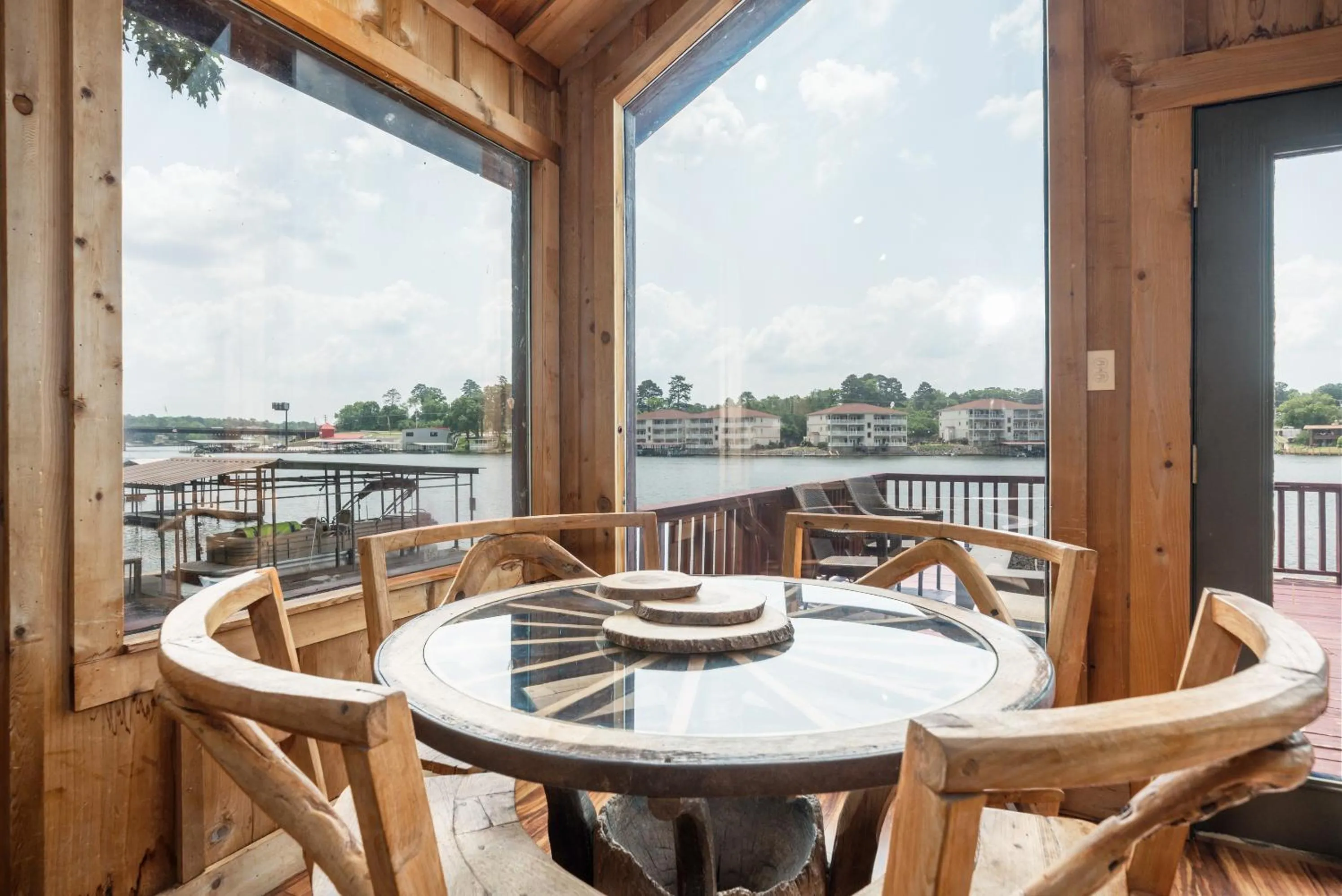 Dining area in Liams Lodge-Peaceful Cabin Panoramic Lake Views