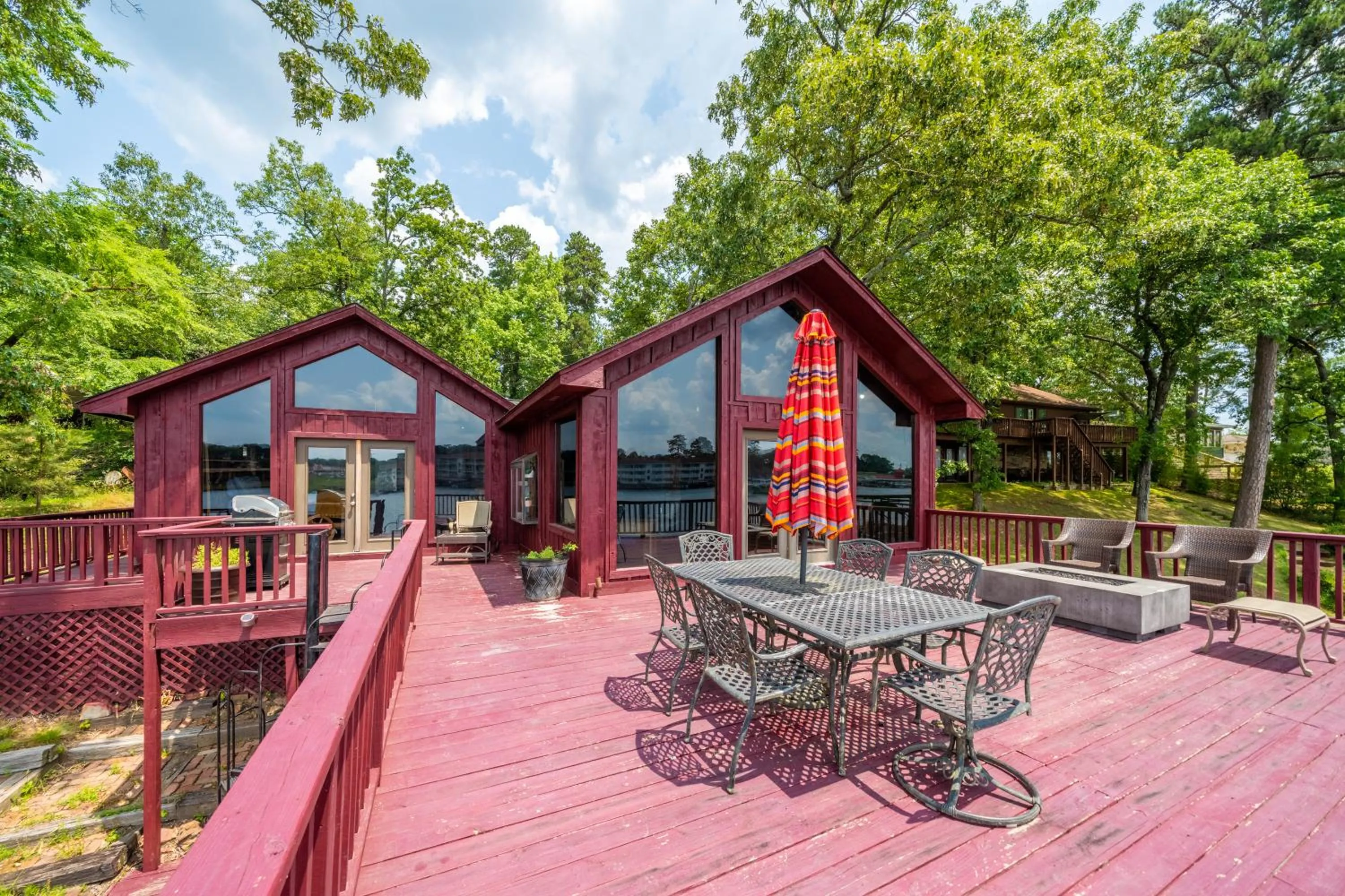 Lake view in Liams Lodge-Peaceful Cabin Panoramic Lake Views