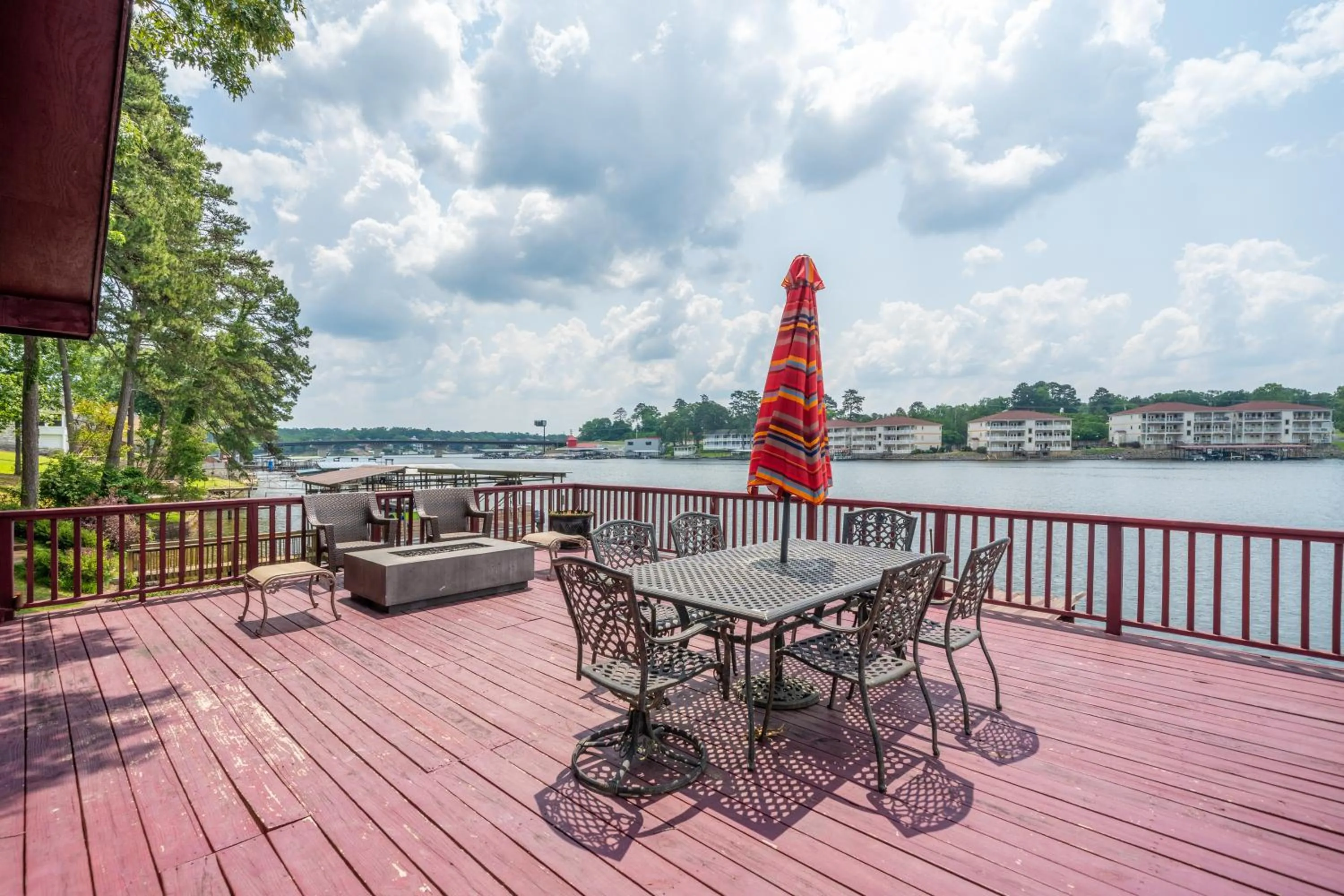 Balcony/Terrace in Liams Lodge-Peaceful Cabin Panoramic Lake Views