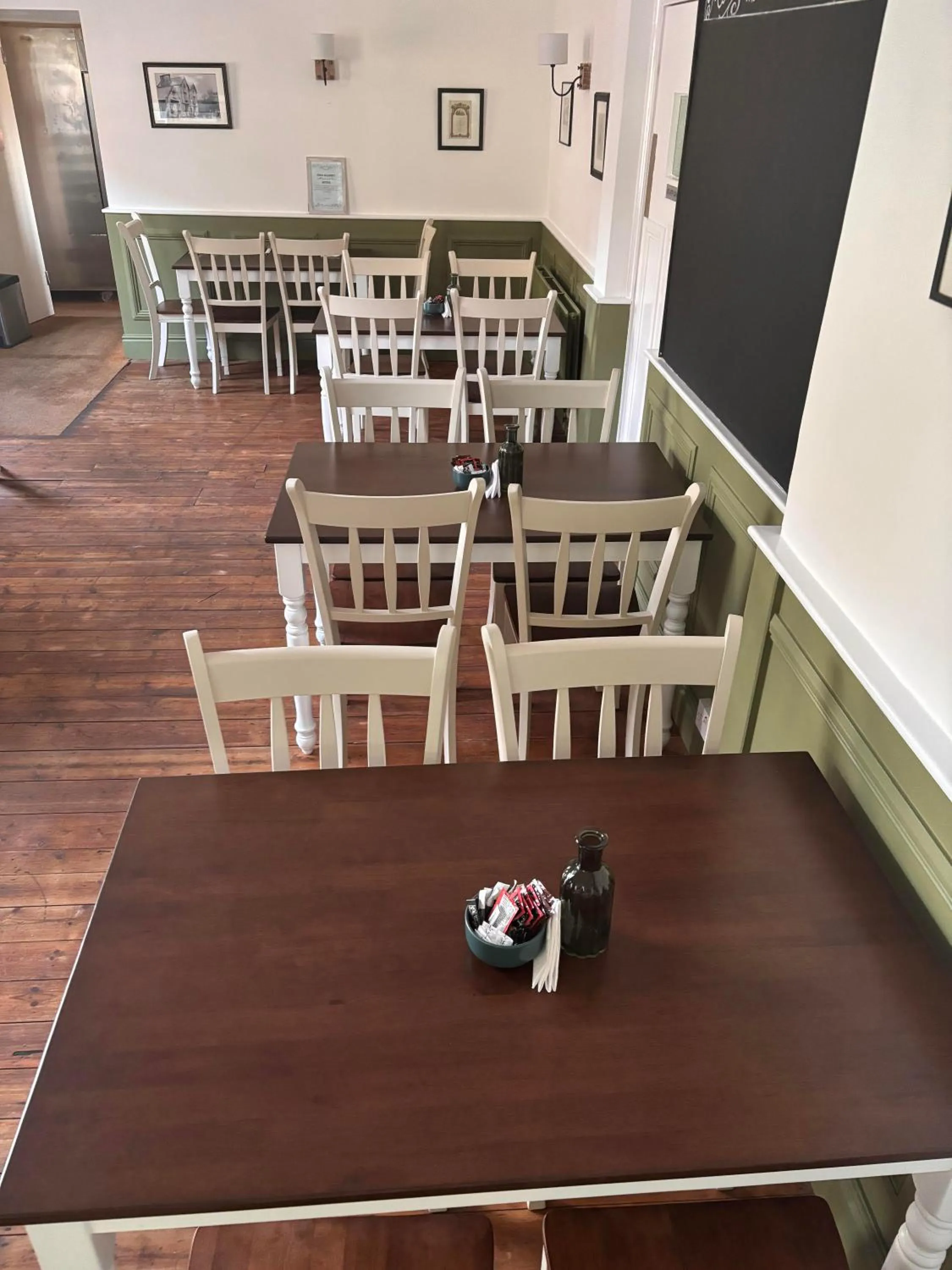 Restaurant/places to eat in Prince of Wales