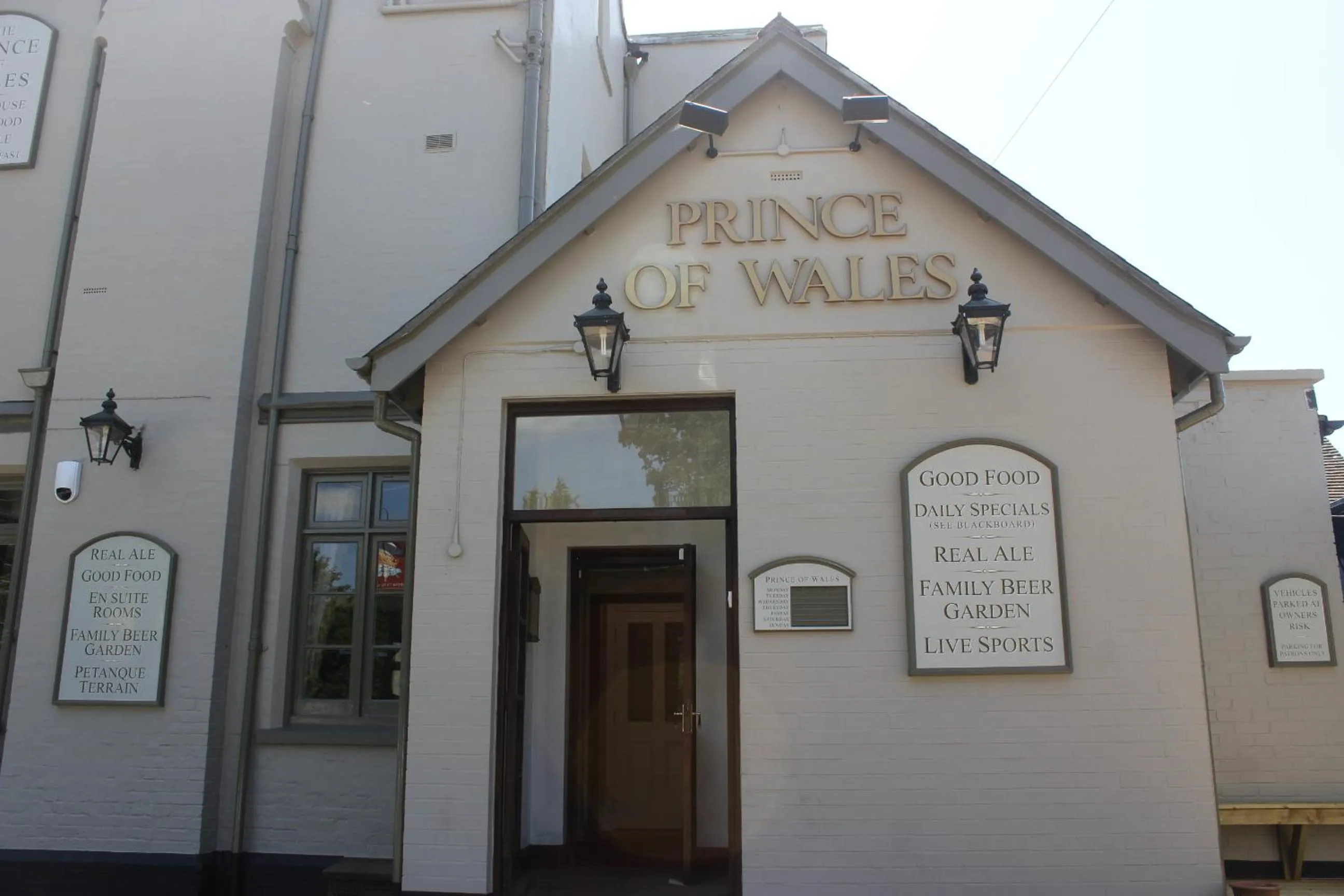 Facade/entrance in Prince of Wales