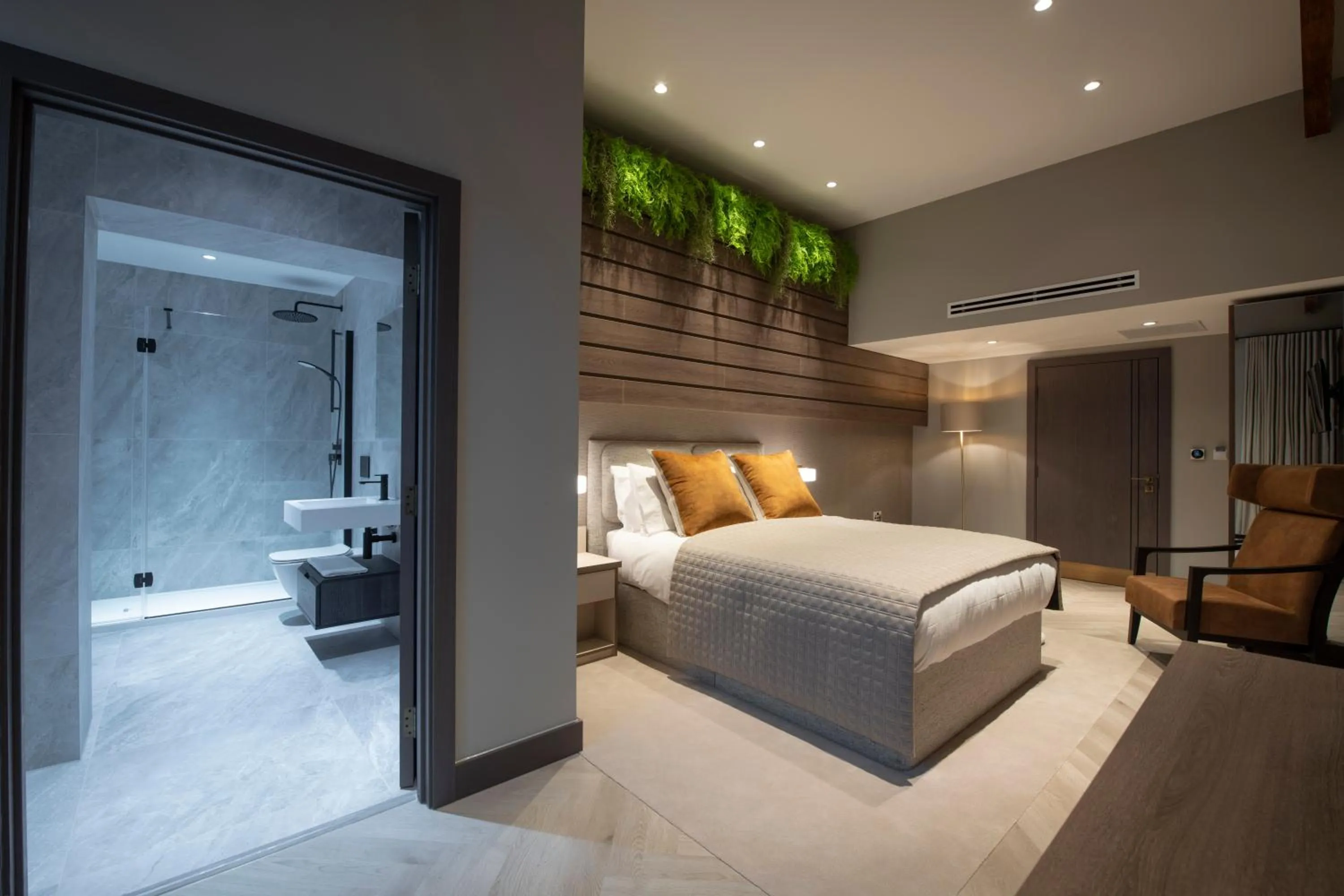 Bedroom, Bed in The Heyford Hotel