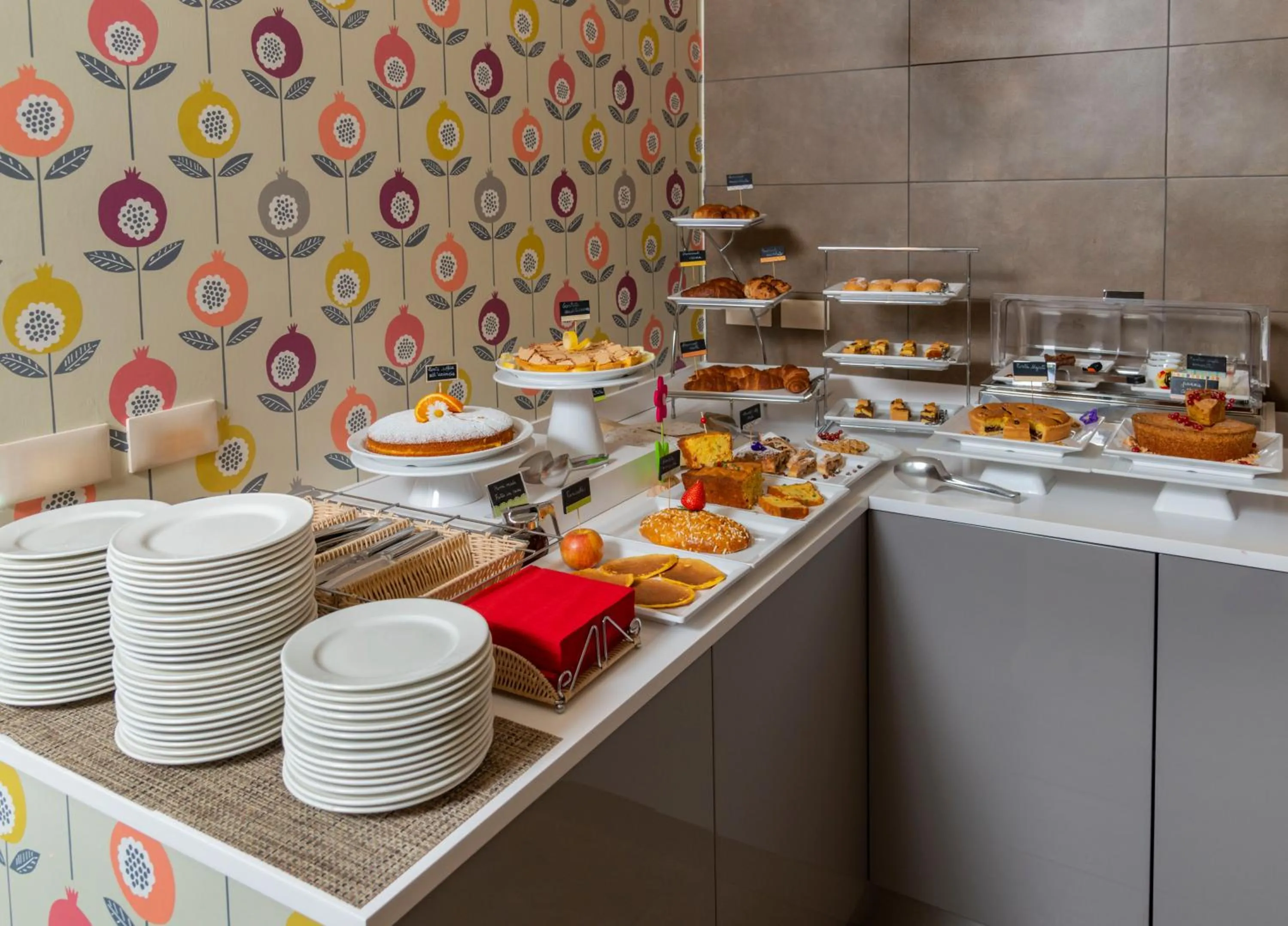 Food and drinks in Accademia Hotel