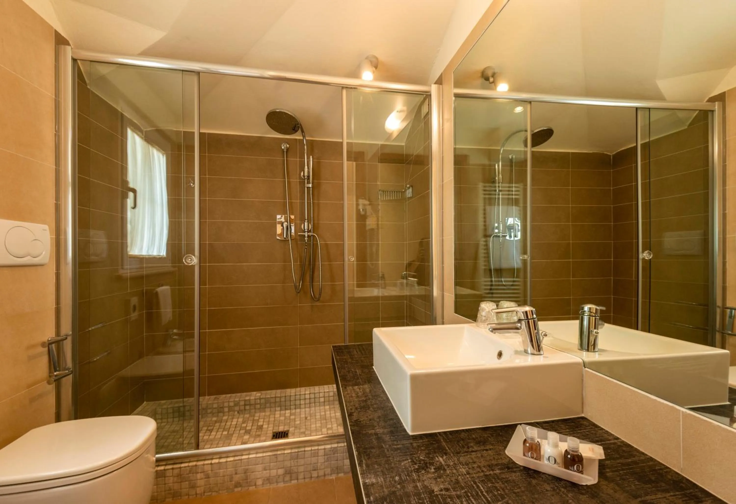 Bathroom in Accademia Hotel