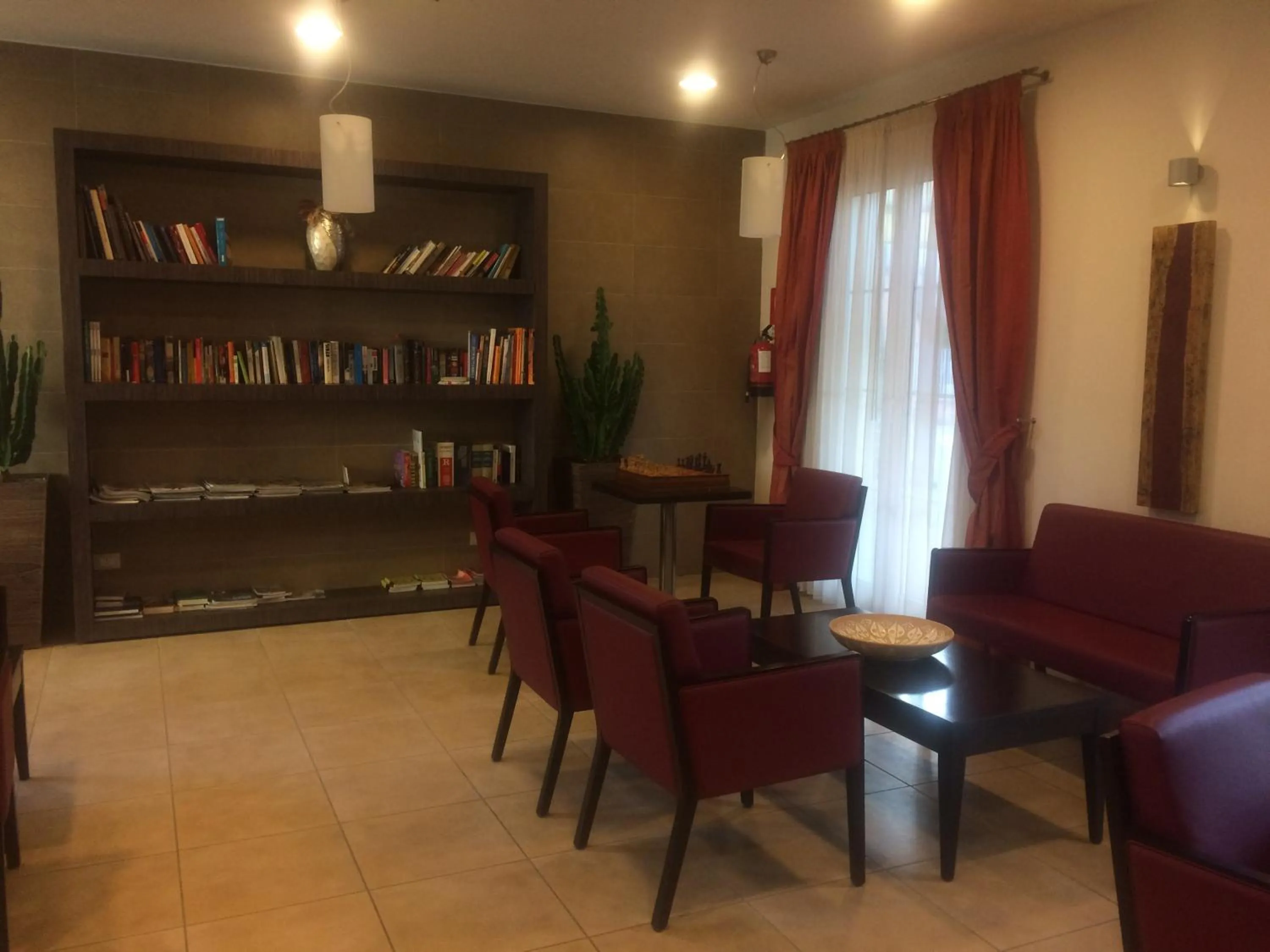 Communal lounge/ TV room in Accademia Hotel