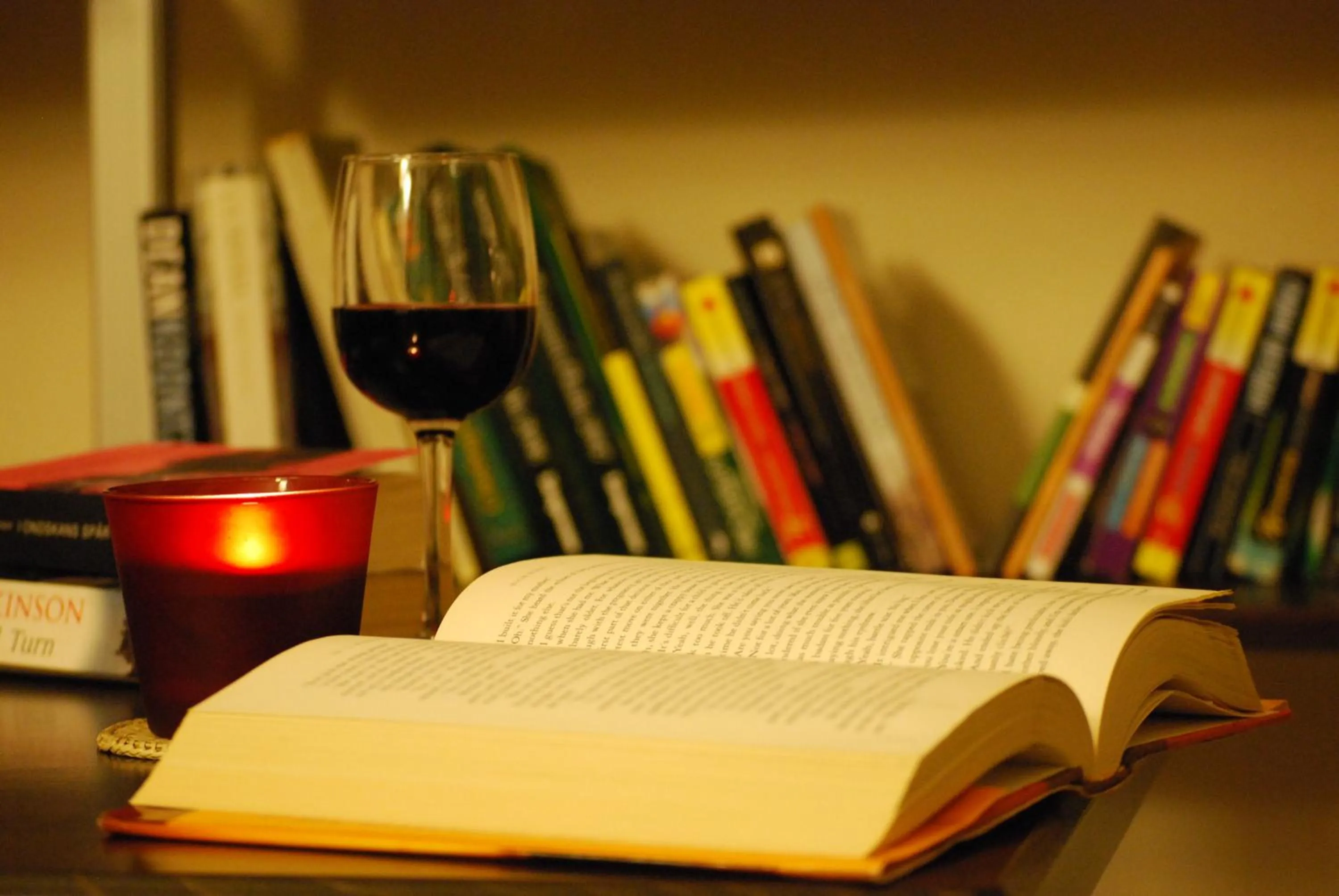 Library in Accademia Hotel