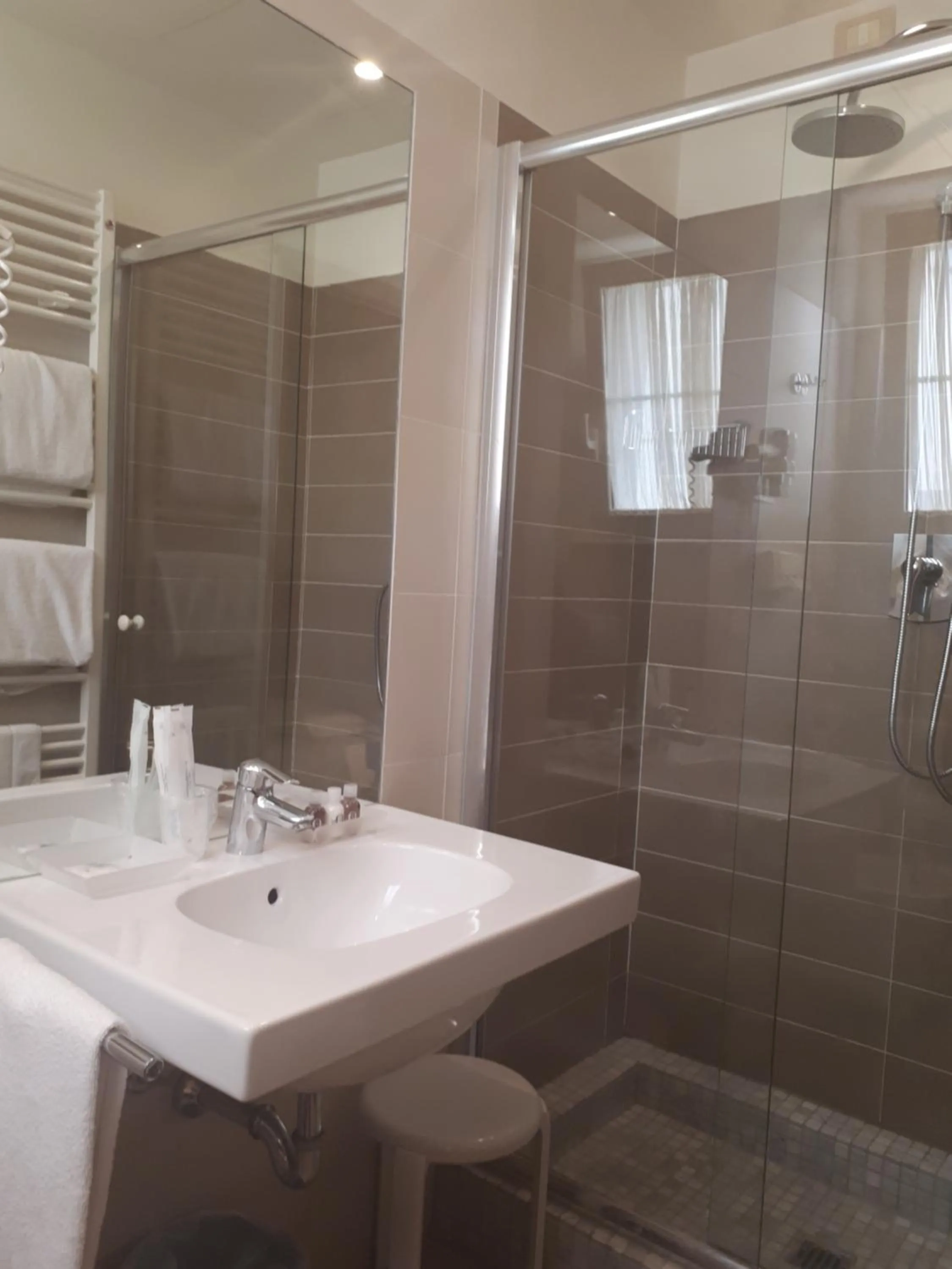 Shower in Accademia Hotel