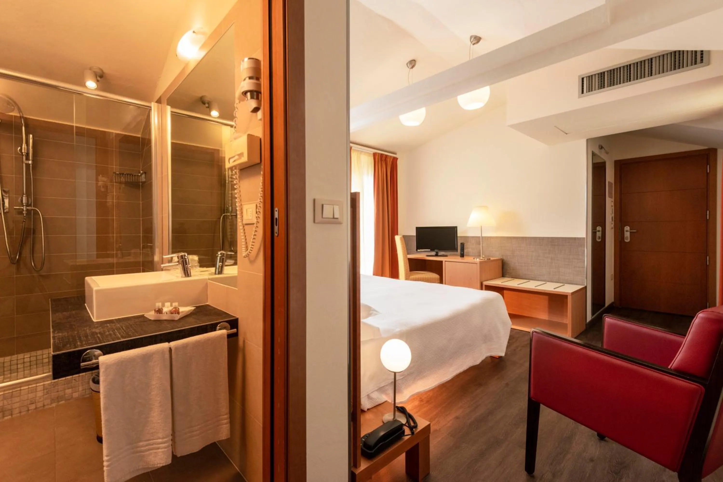 Photo of the whole room in Accademia Hotel